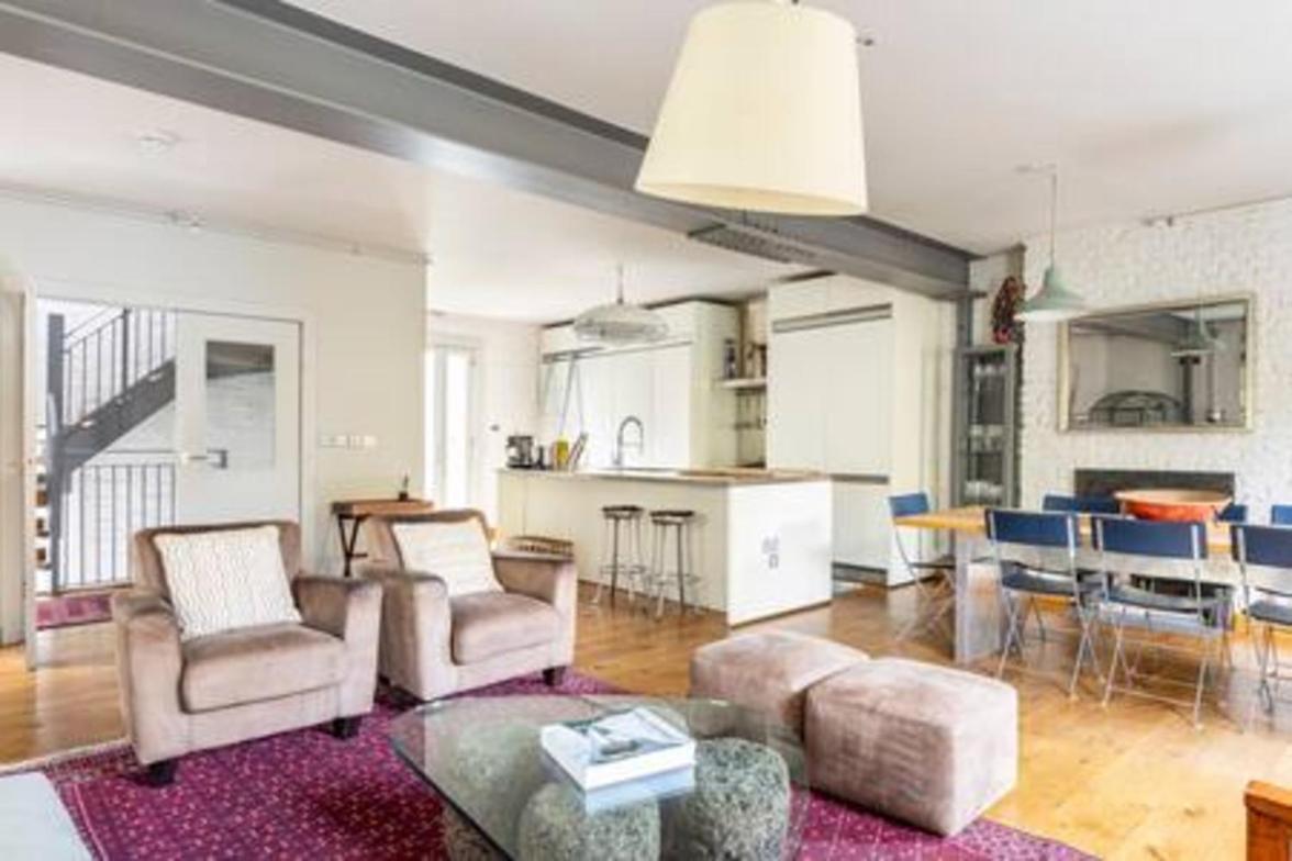 Apartment Experience In Amazing Reconverted Gin House *