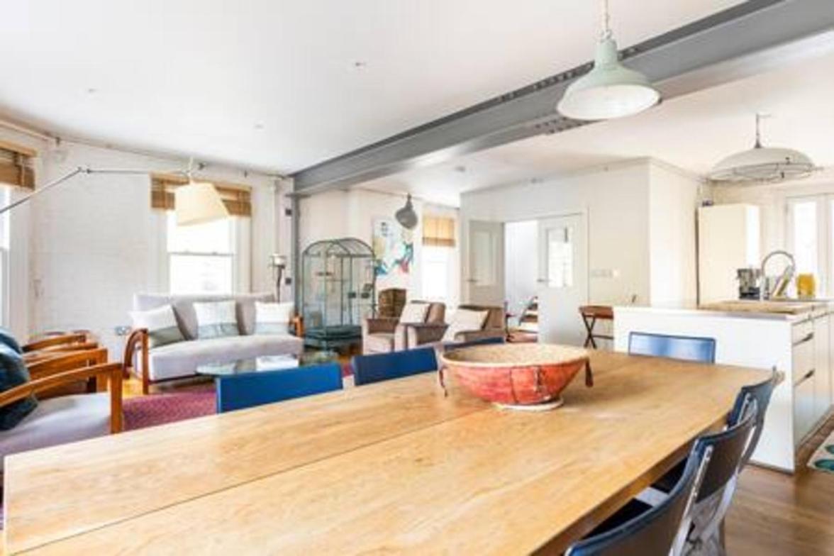 Experience In Amazing Reconverted Gin House * London