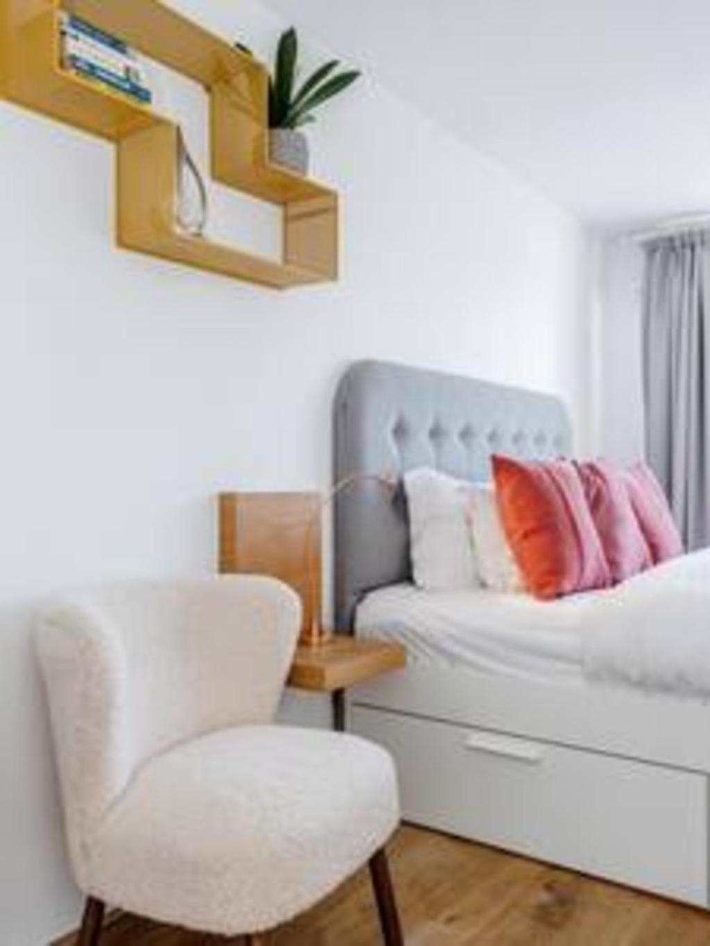 Spacious 2bed In Location Holland Park-n Hill