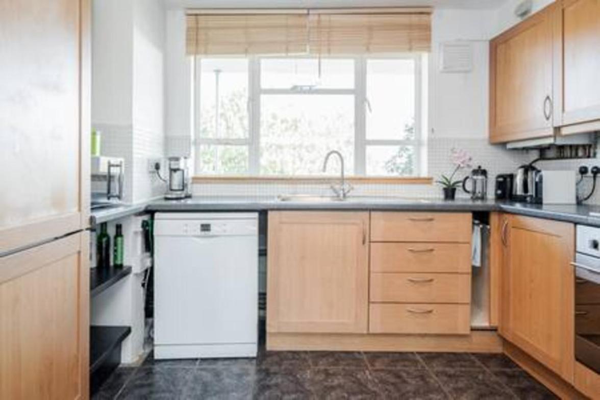 Spacious 2bed In Location Holland Park-n Hill London