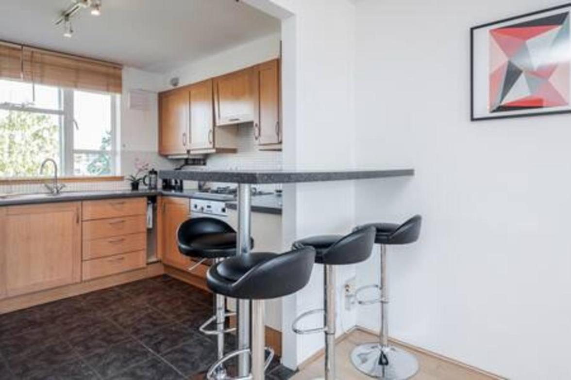 Spacious 2bed In Location Holland Park-n Hill