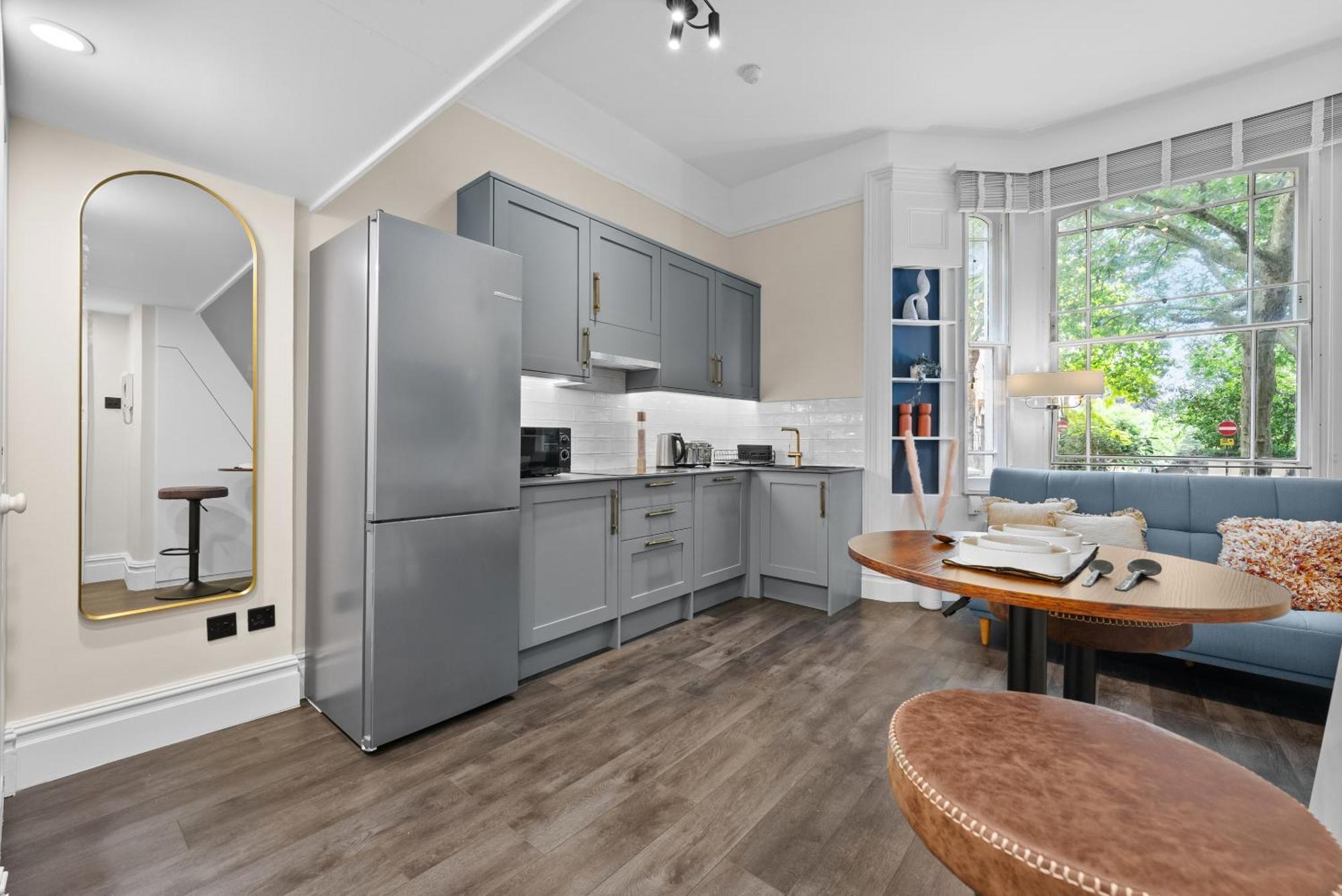 Vichy - The Hampstead Star | Prime Location Apartment *