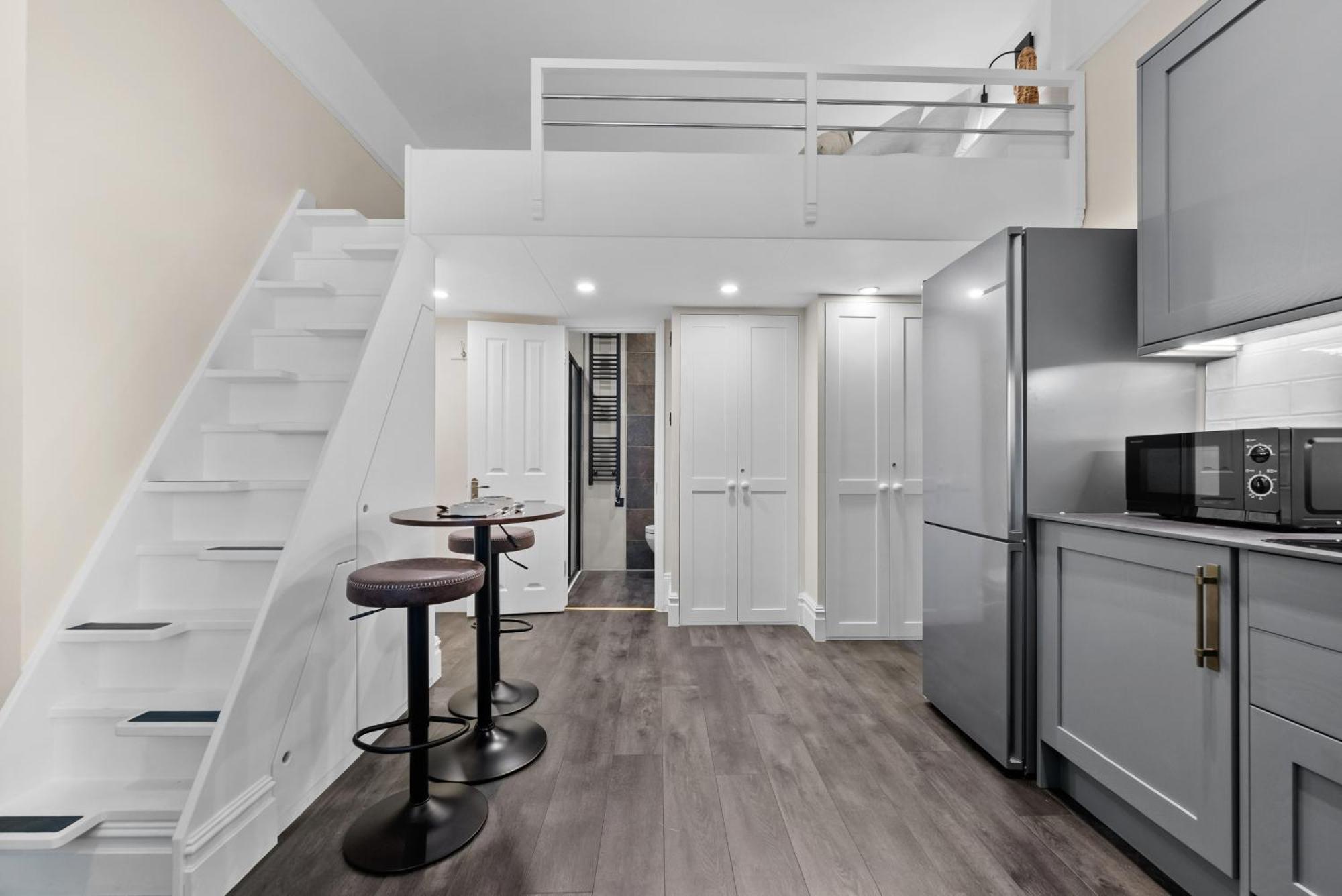 Vichy - The Hampstead Star | Prime Location Apartment *
