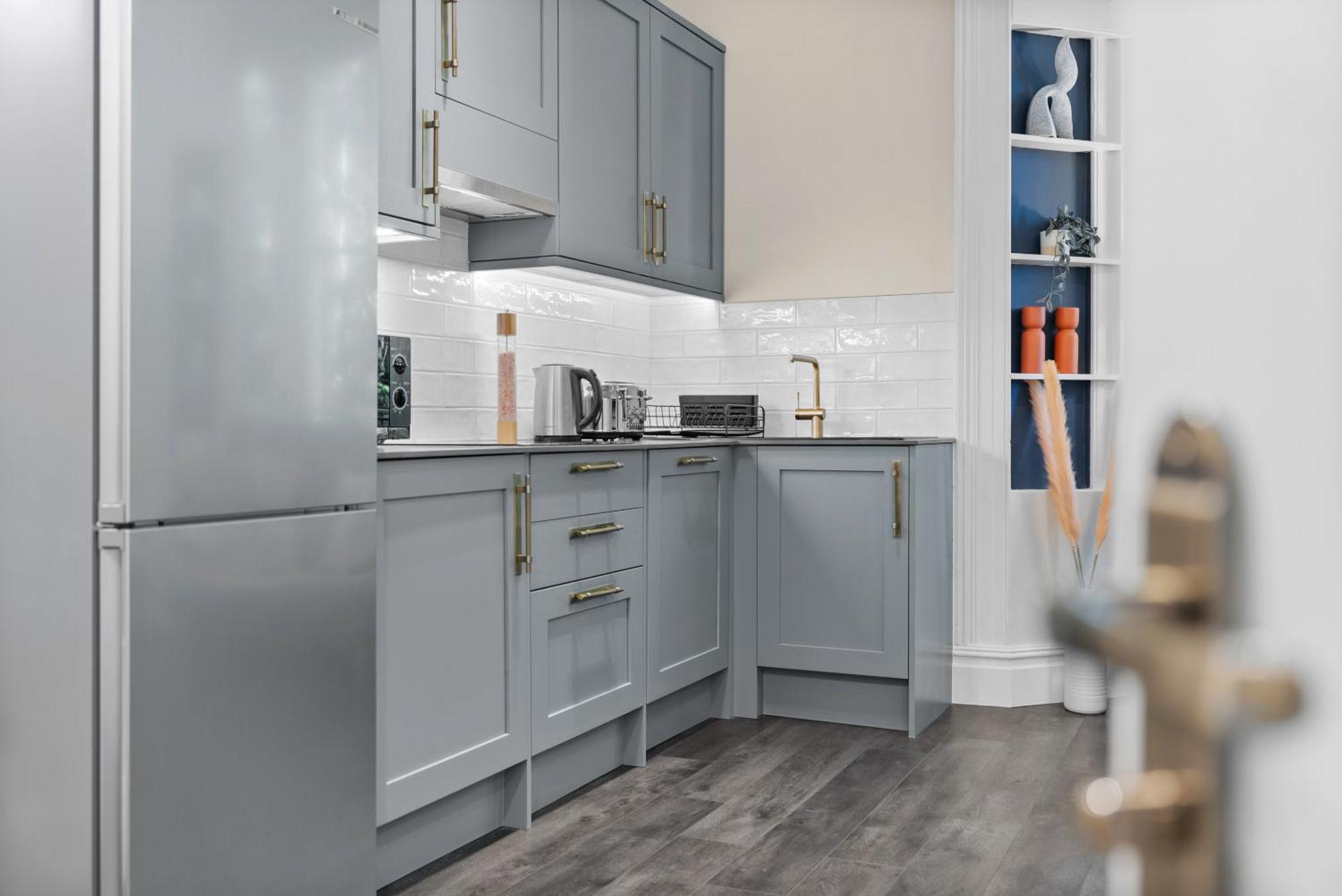 Vichy - The Hampstead Star | Prime Location *