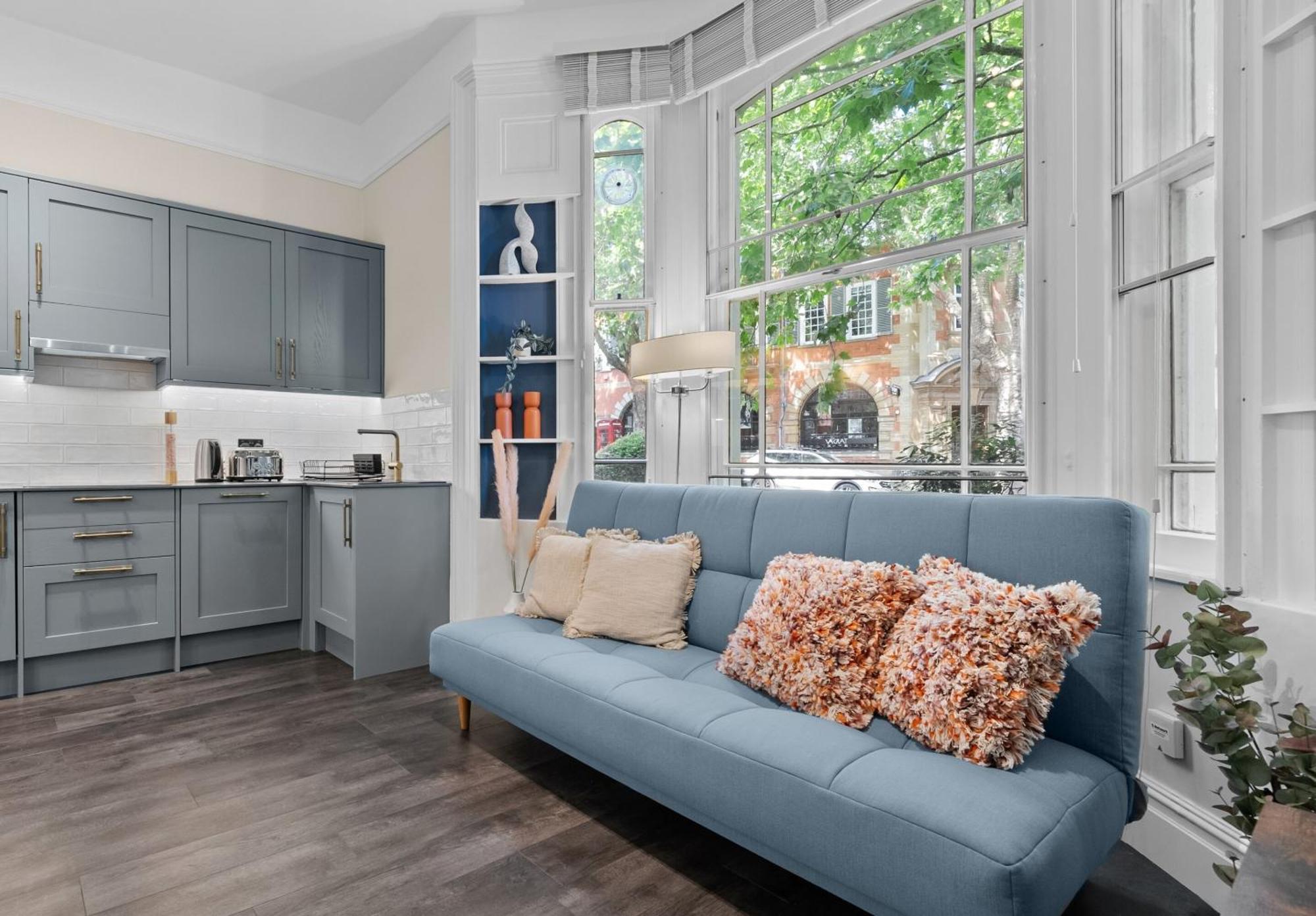 Vichy - The Hampstead Star | Prime Location Apartment London