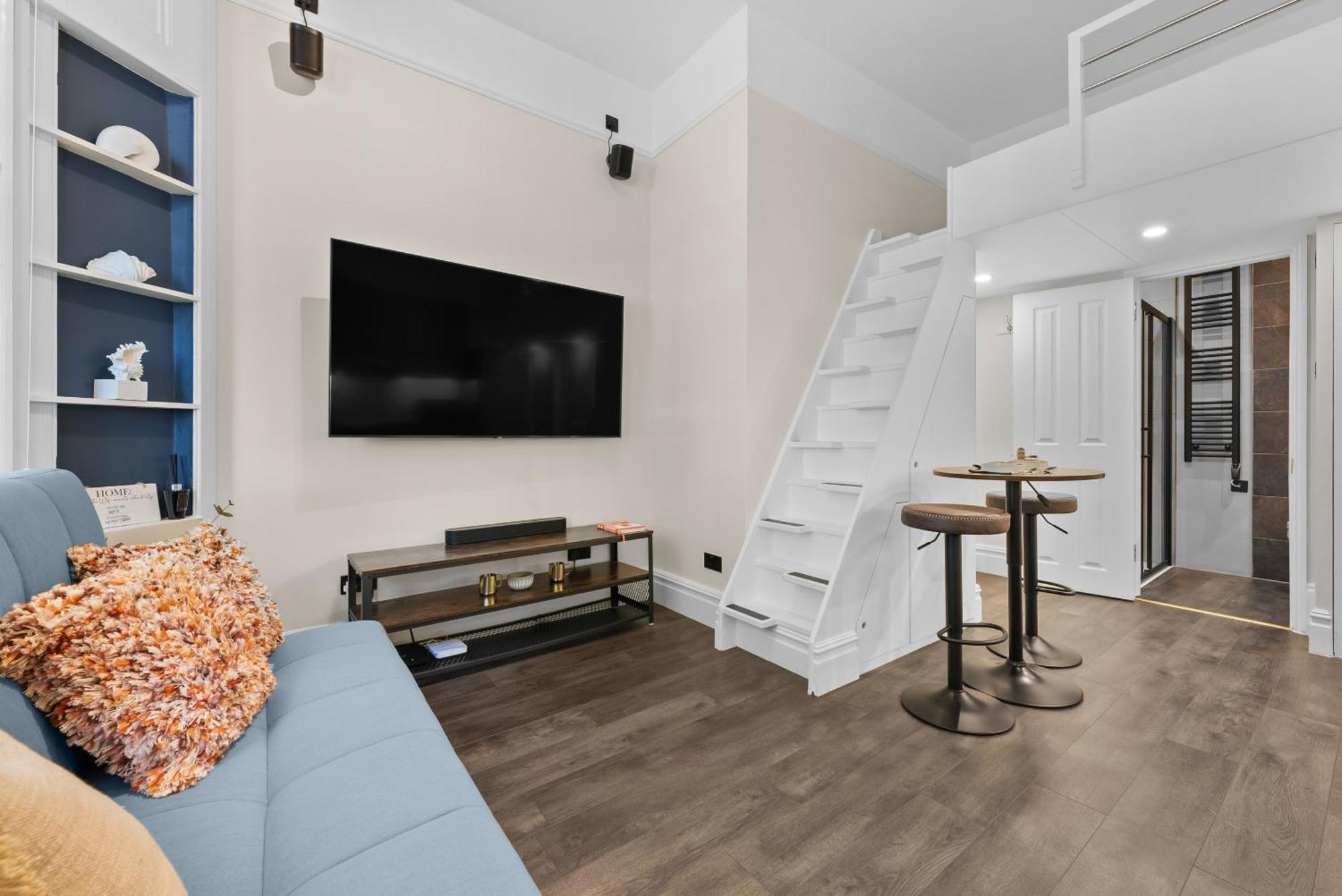 Vichy - The Hampstead Star | Prime Location Apartment London
