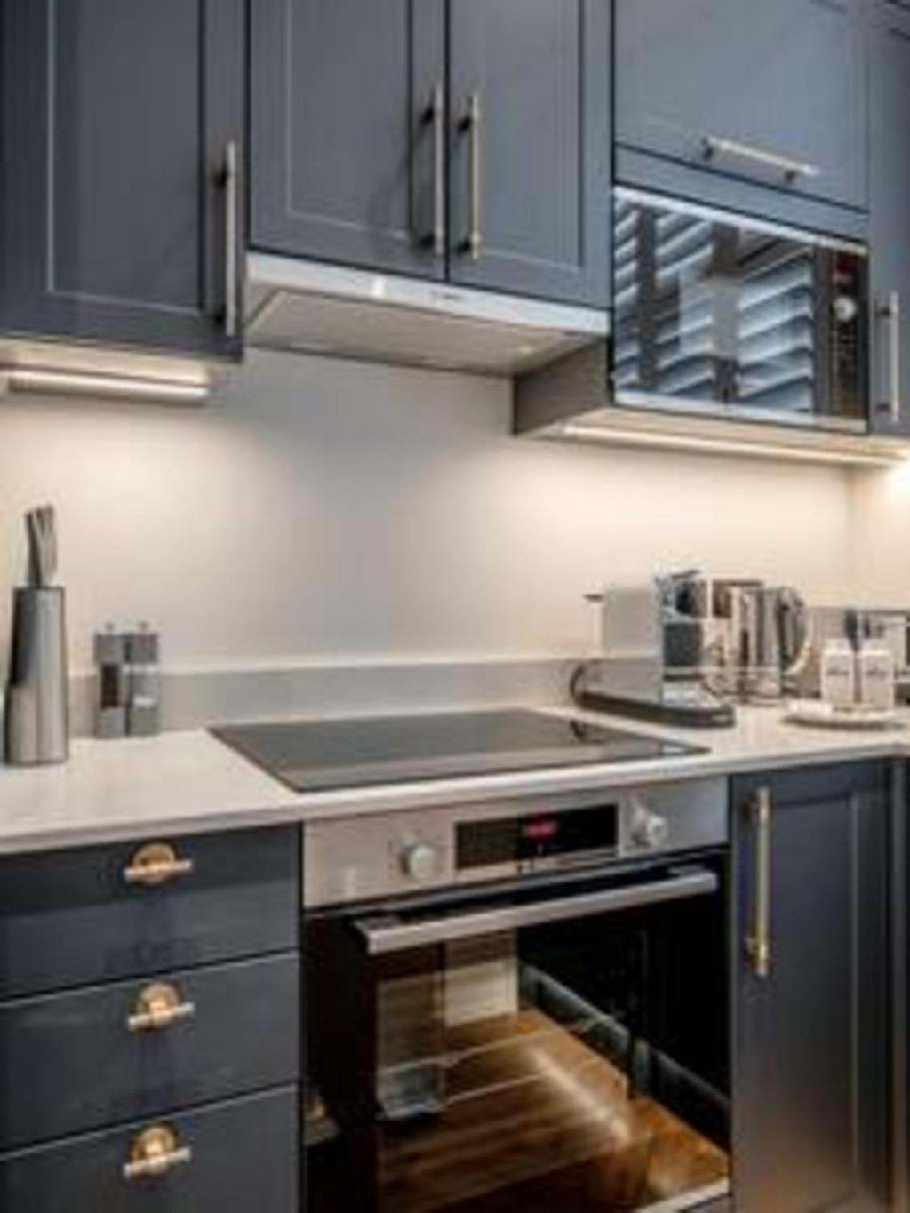 Modern Spacious In Chelsea By Kings Road London
