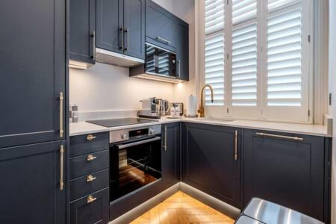 Modern Spacious In Chelsea By Kings Road Apartment London