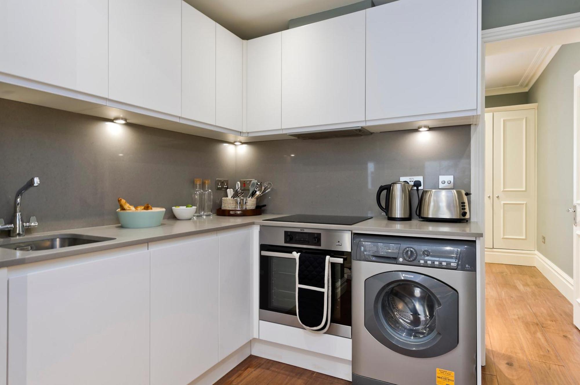 Attractive 1-bed Flat In Prestige Knightsbridge Apartment *