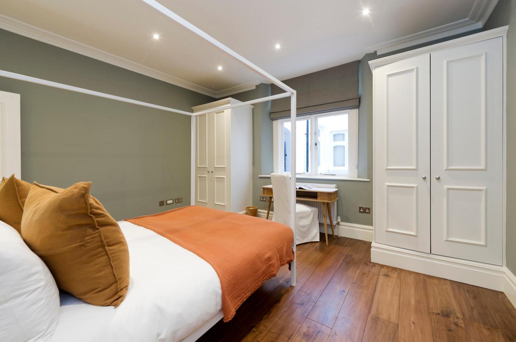Attractive 1-bed Flat In Prestige Knightsbridge Apartment