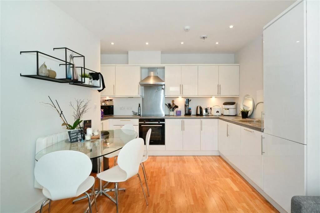 Stylish 2-bed Flat Next To Tower Of * London