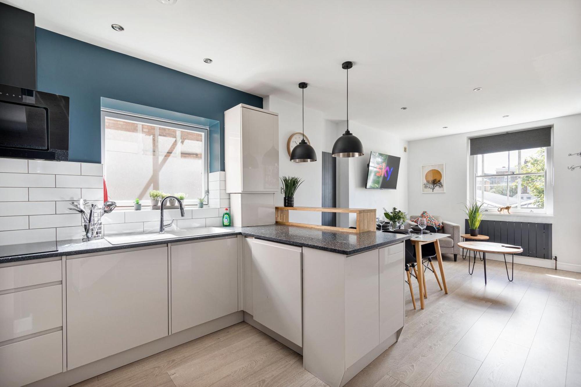 Apartment 2bed1bath Modern Duplex Next To Queens Park Station *