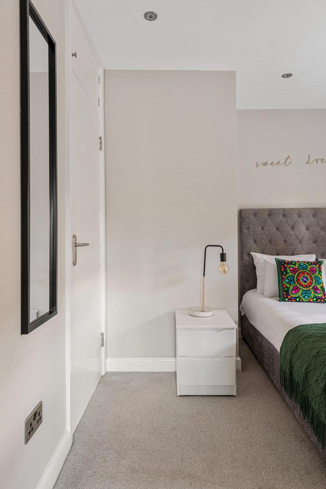 2bed1bath Modern Duplex Next To Queens Park Station *