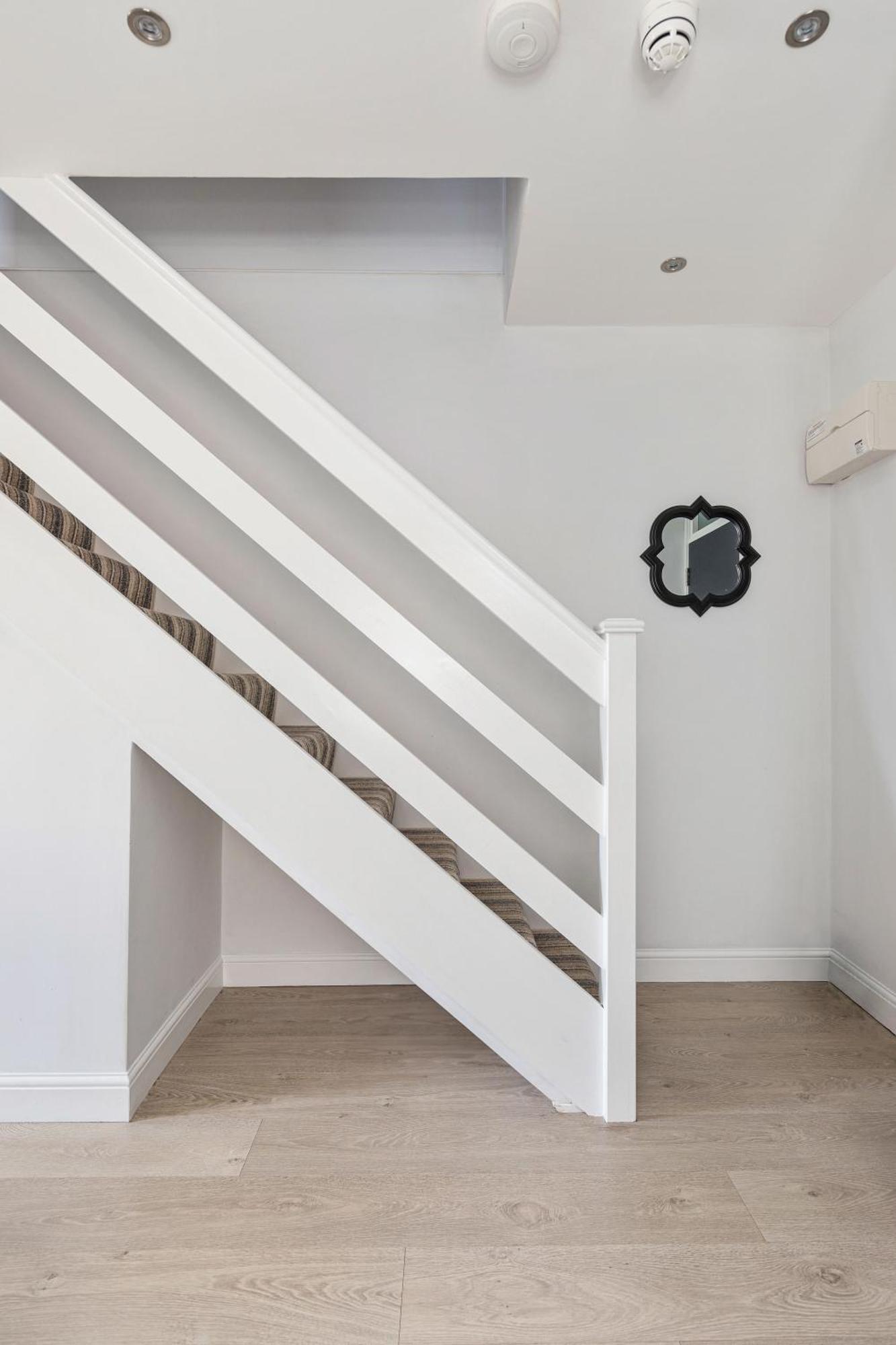 2bed1bath Modern Duplex Next To Queens Park Station