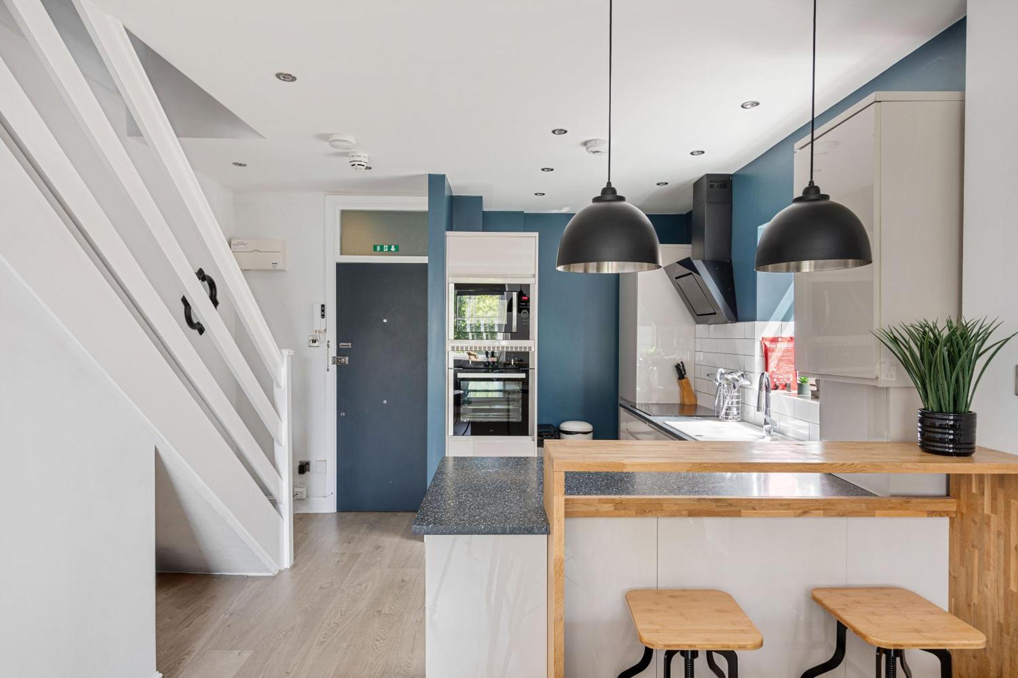 Apartment 2bed1bath Modern Duplex Next To Queens Park Station