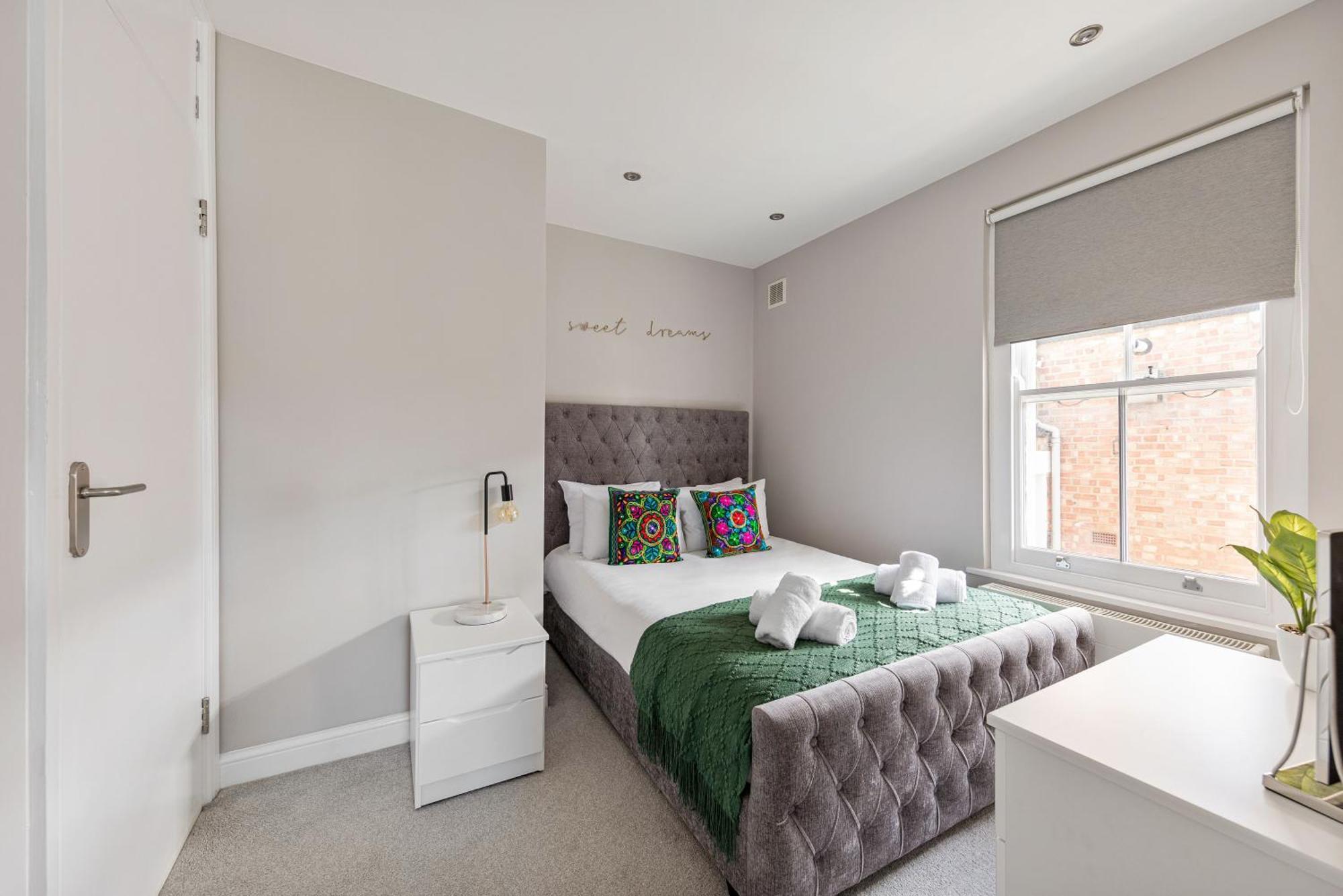 Apartment 2bed1bath Modern Duplex Next To Queens Park Station *