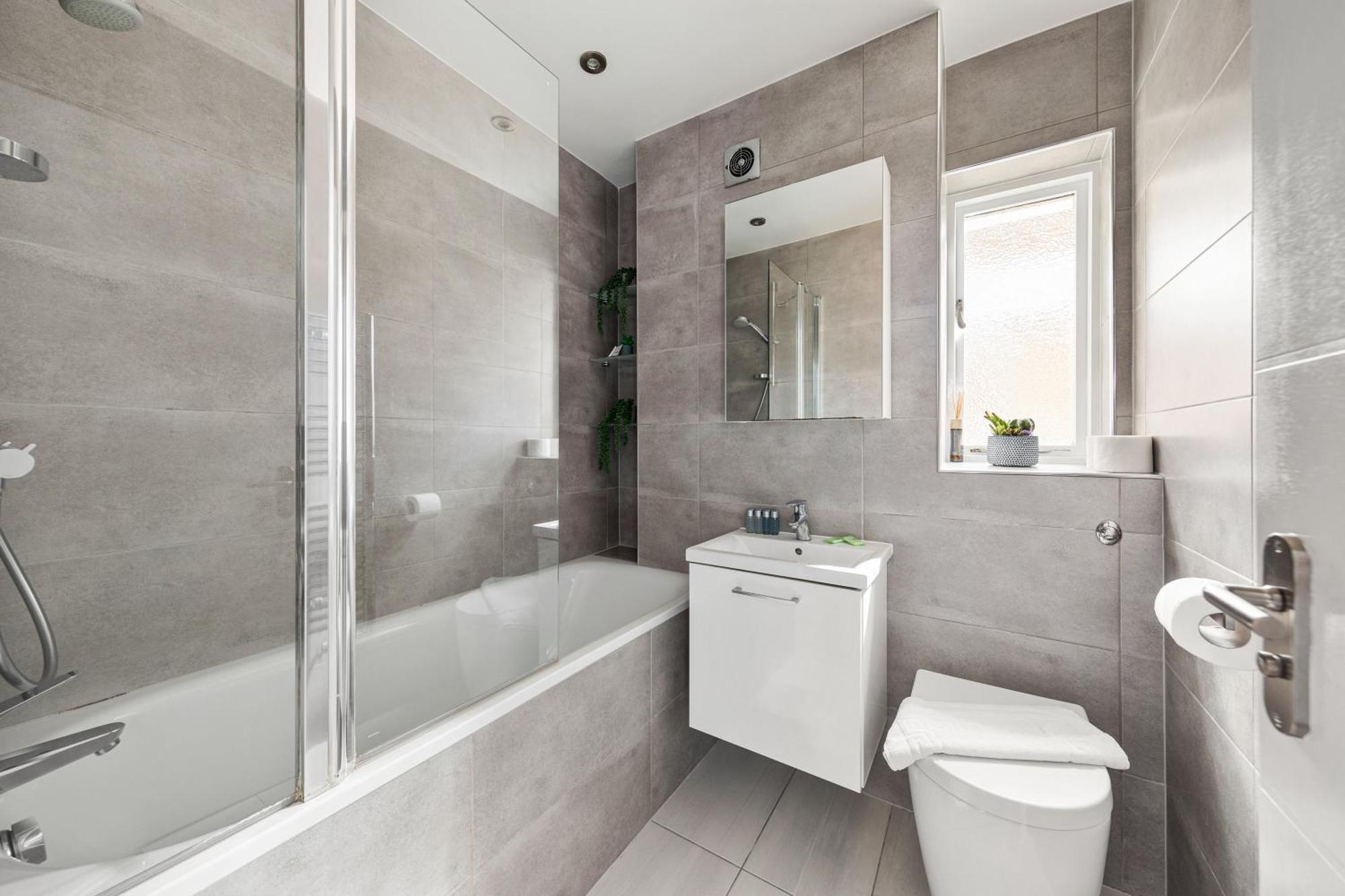 2bed1bath Modern Duplex Next To Queens Park Station Apartment