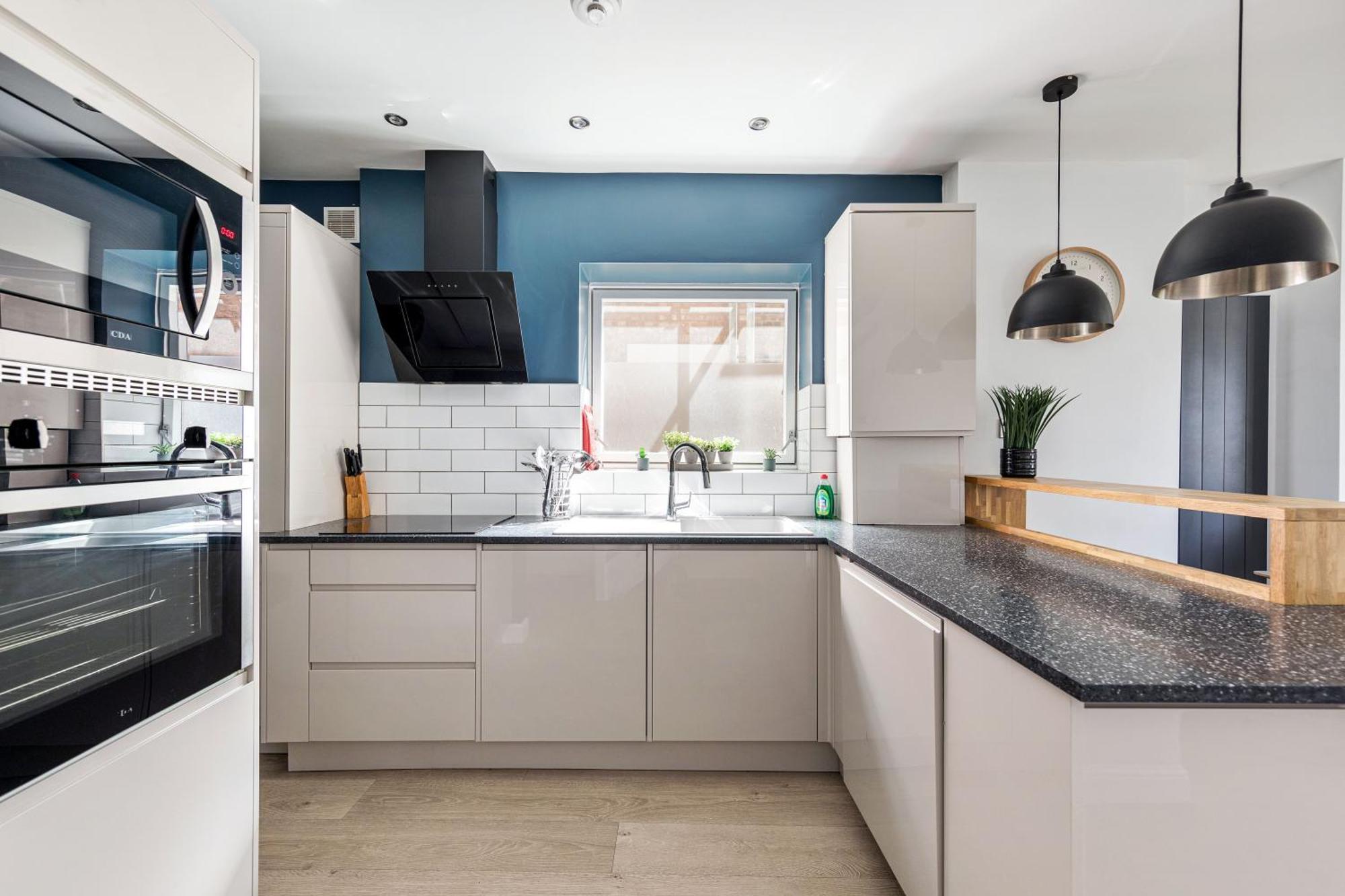 2bed1bath Modern Duplex Next To Queens Park Station Apartment