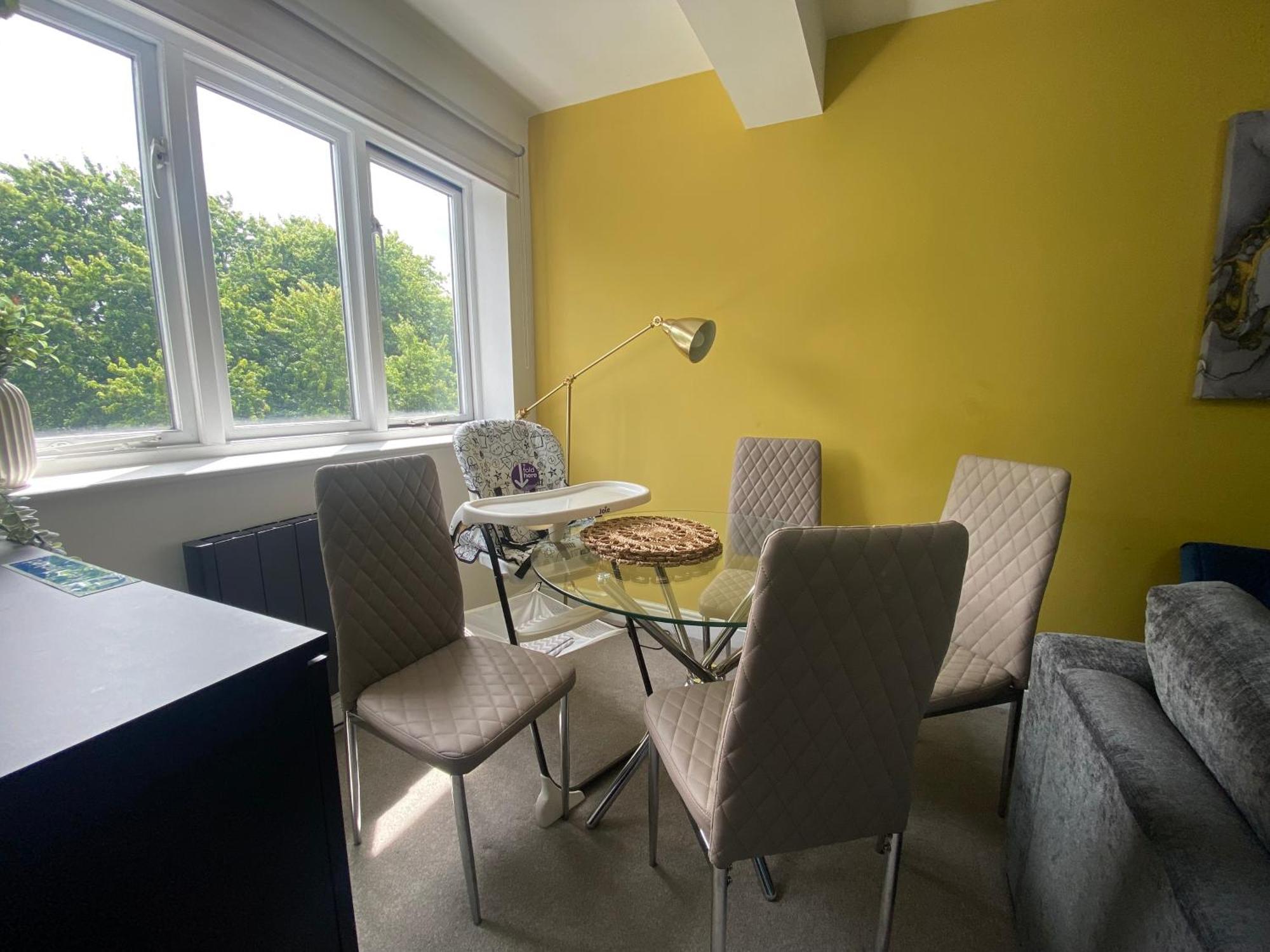 Family-friendly 2-bed, 2-bath Xmas - Book Now! Apartment London