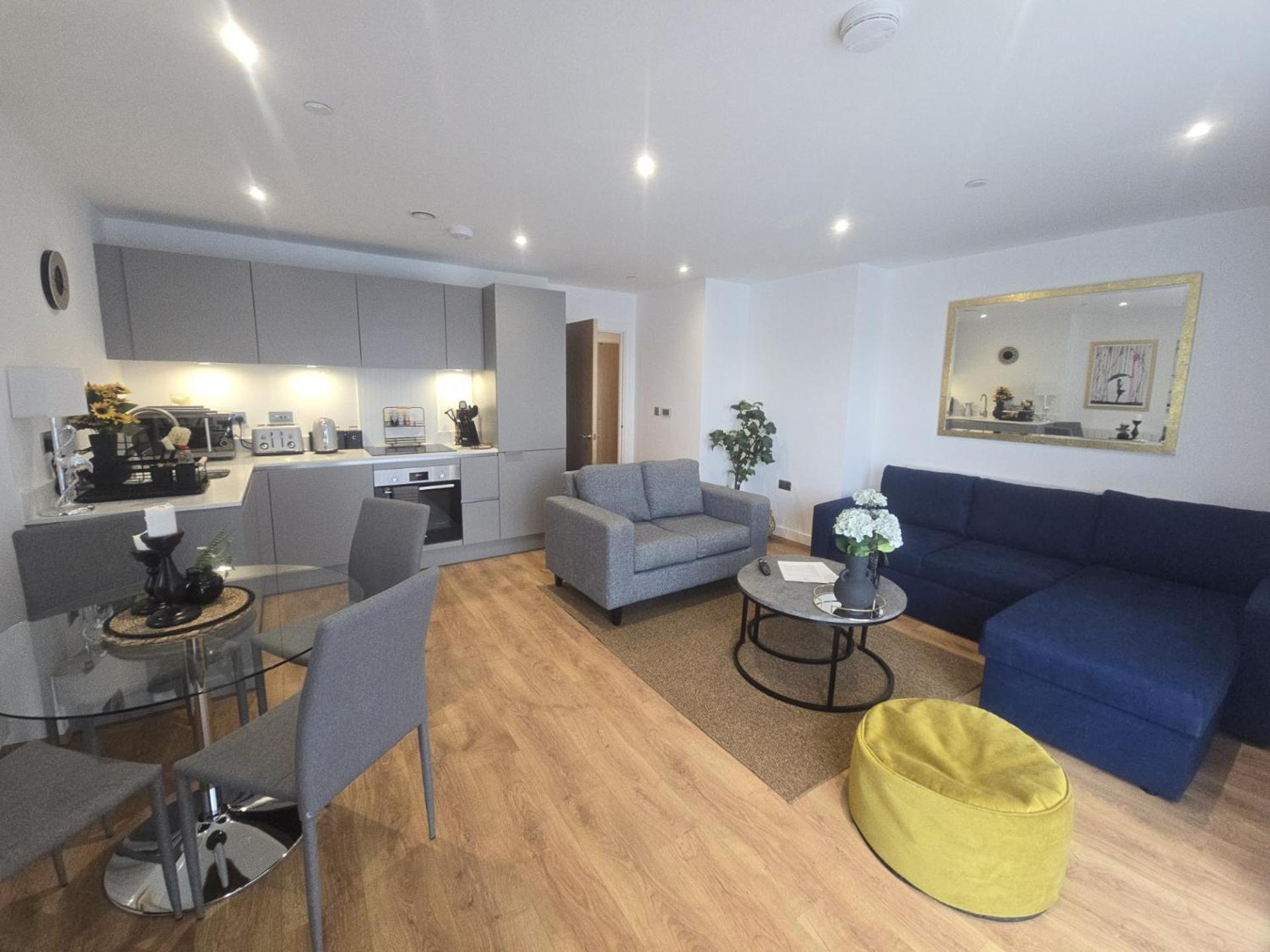 Snuggle Inn: Riverside With Thames Views Apartment London