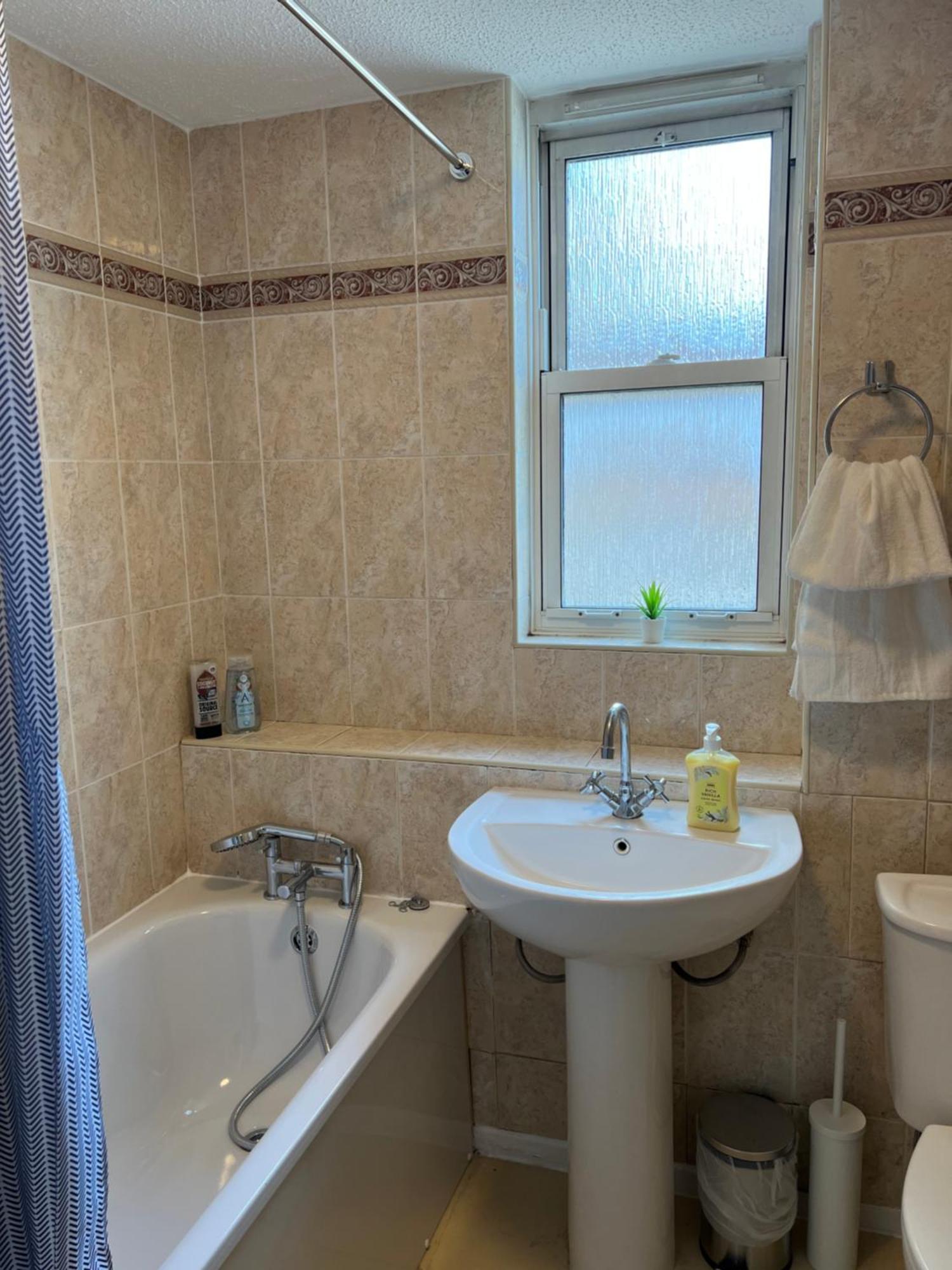 Lovely Entire Flat With Private Balcony In Euston-central * Londres