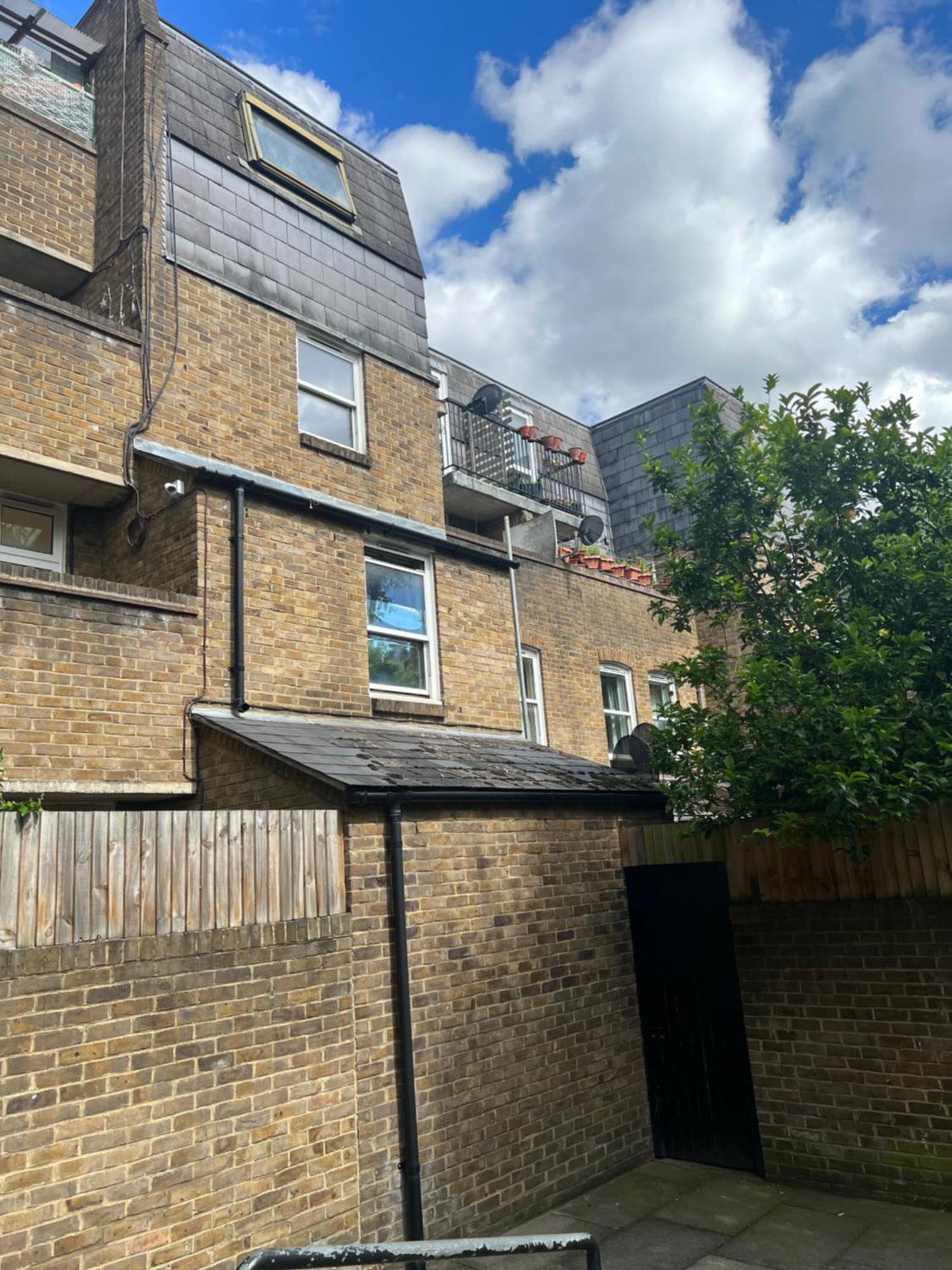 Lovely Entire Flat With Private Balcony In Euston-central