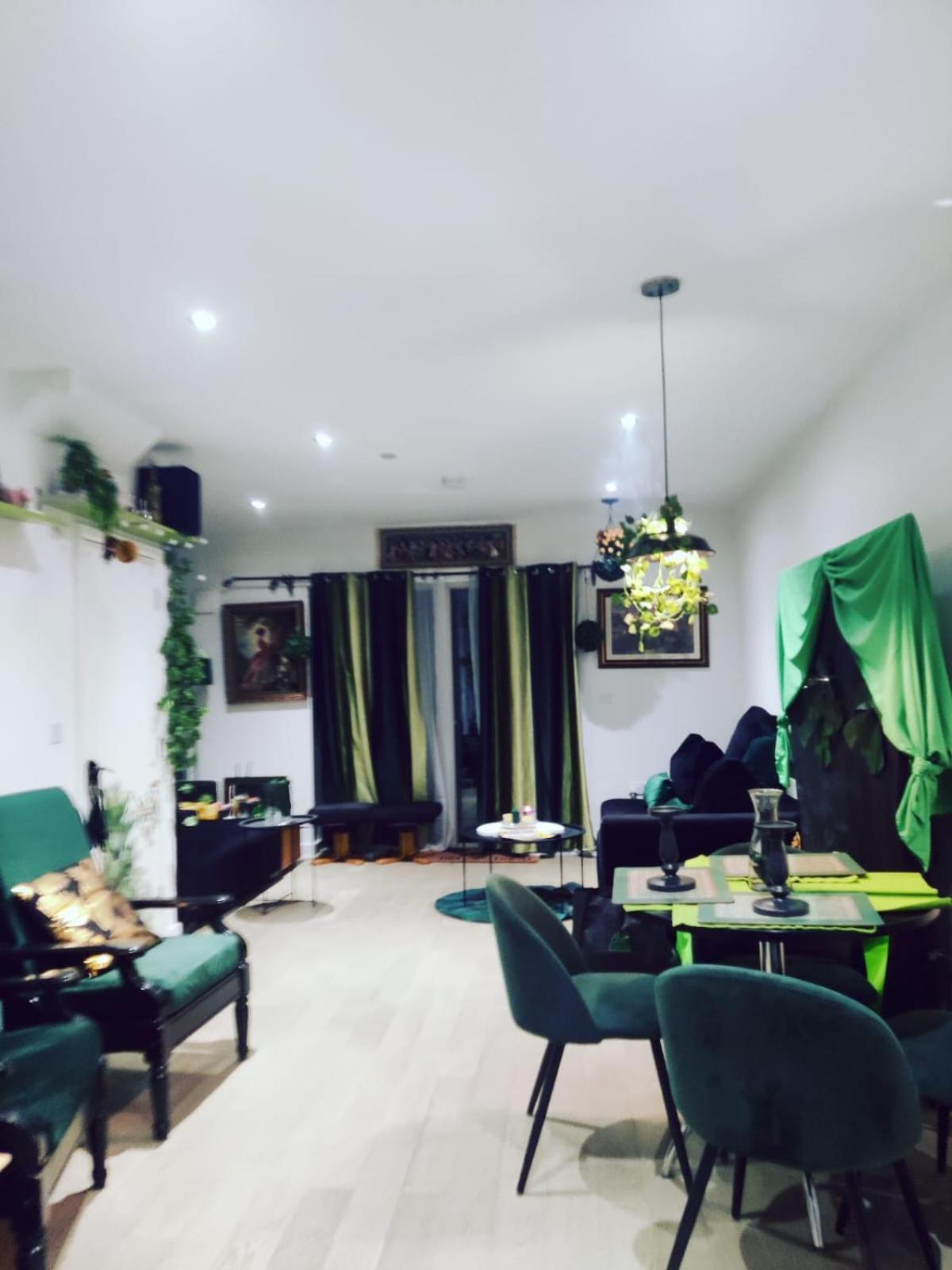 Uttsav Green - Affordable Zone 3 - Accessible Public Transport Homestay *