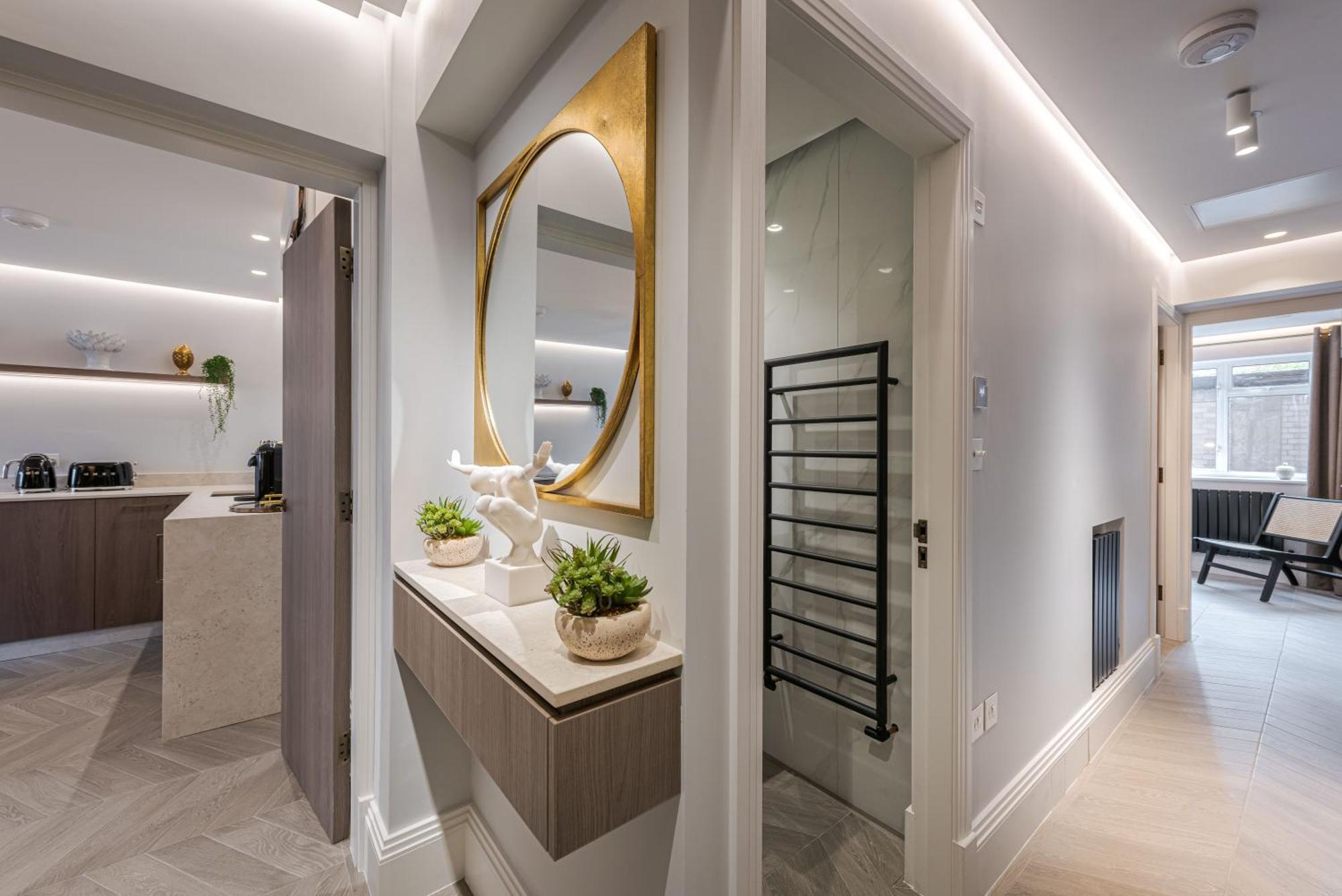 Stunning Flat Opposite Harrods Unbeatable Location & Elegance