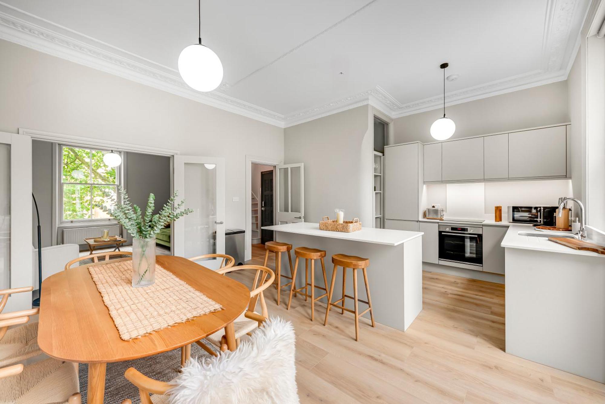 Apartment Luxury 3 Bed With Balcony In Kensington Olympia