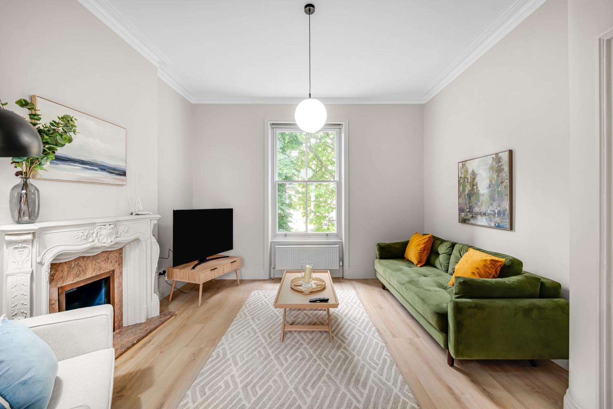 Luxury 3 Bed With Balcony In Kensington Olympia Apartment London