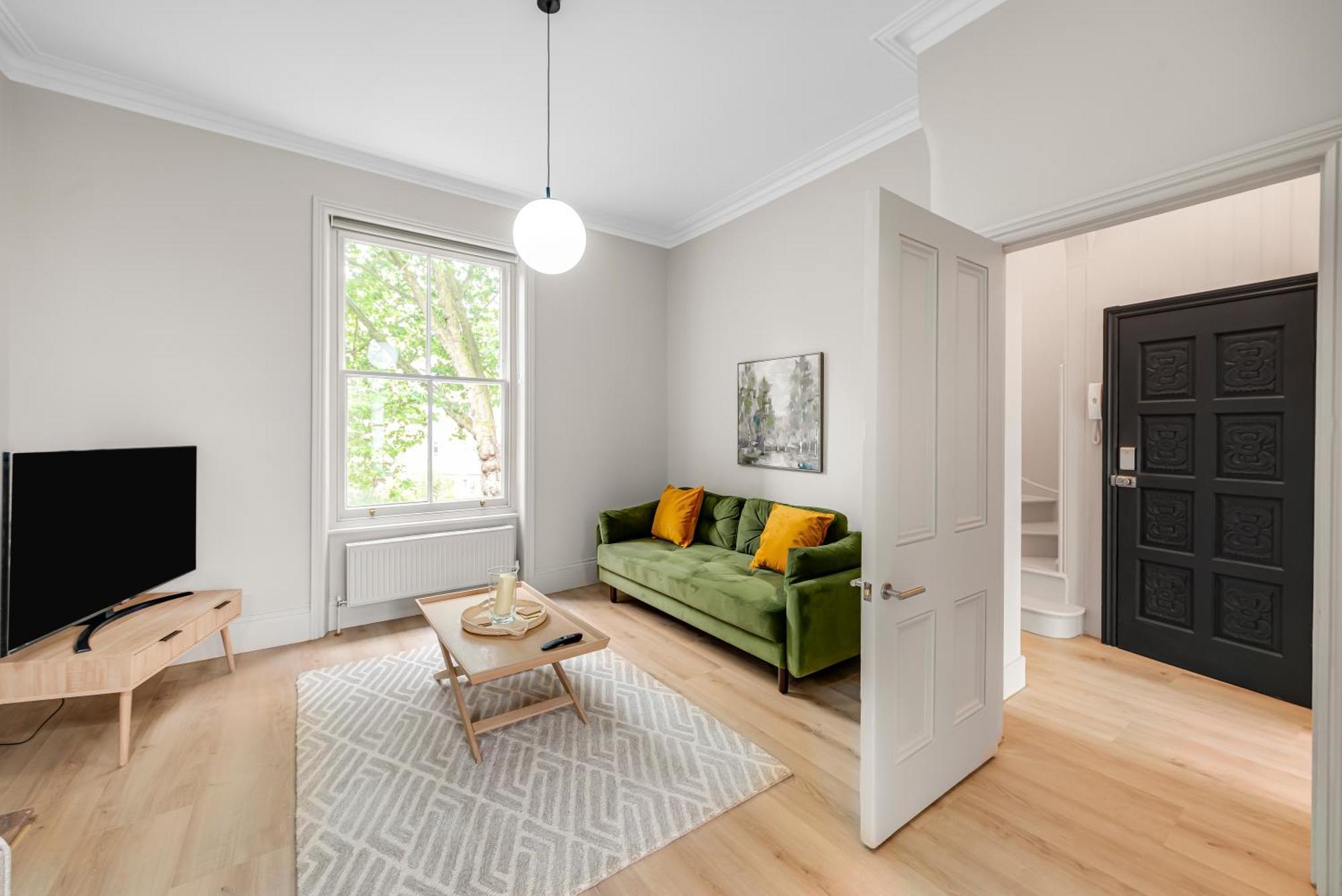 Luxury 3 Bed With Balcony In Kensington Olympia Apartment