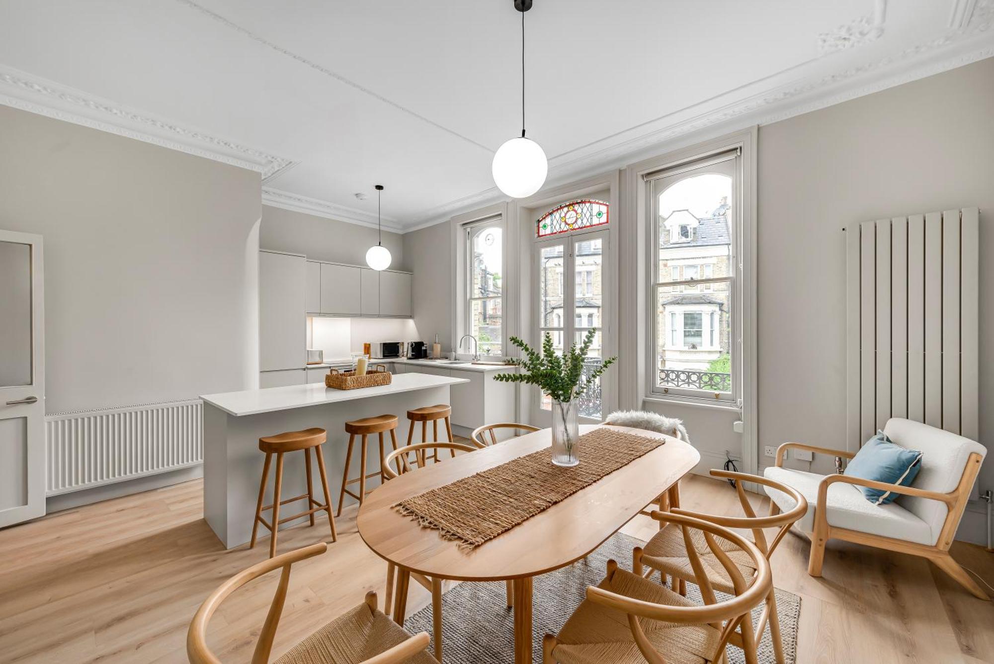 Apartment Luxury 3 Bed With Balcony In Kensington Olympia