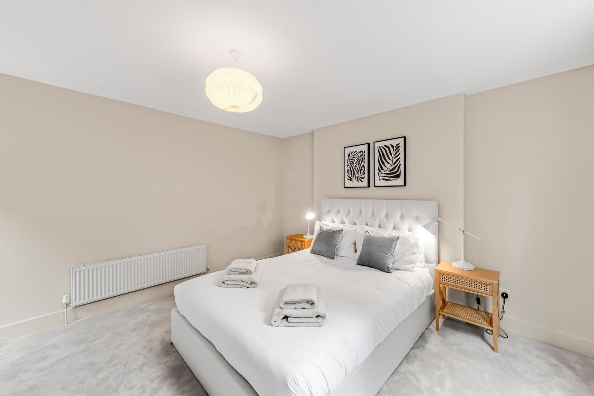 Luxury 3 Bed With Balcony In Kensington Olympia * London