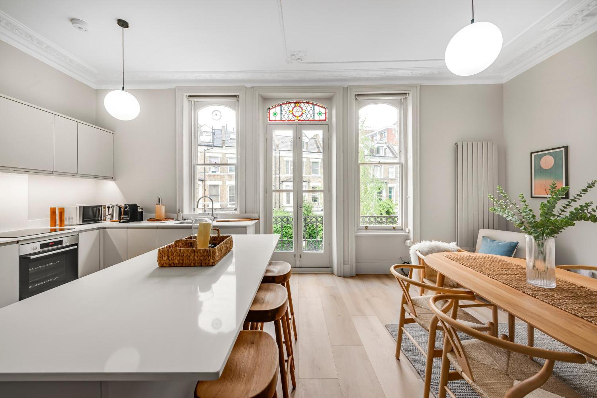 Apartment Luxury 3 Bed With Balcony In Kensington Olympia