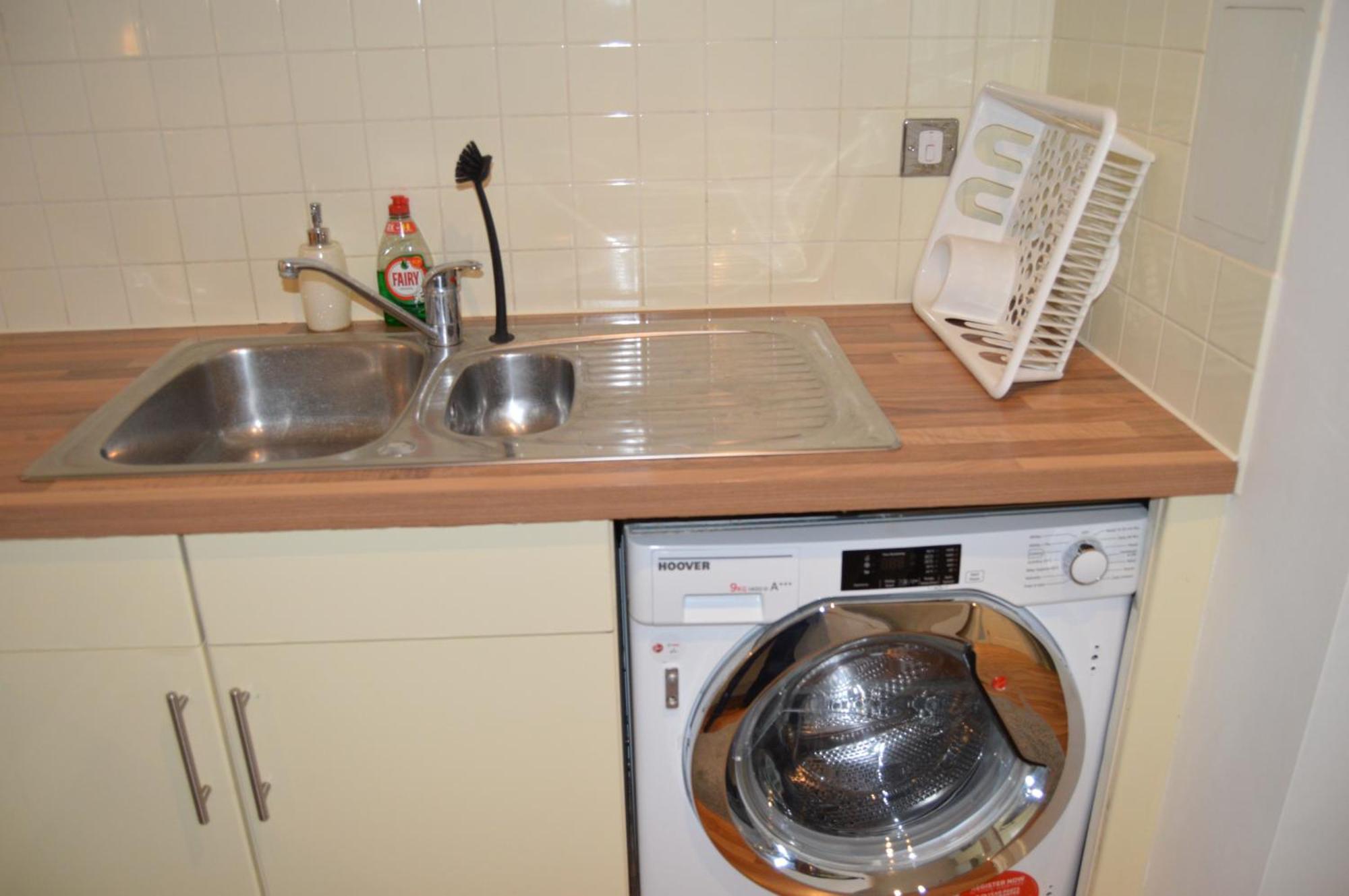 Entire Next To Canary Wharf In Apartment London