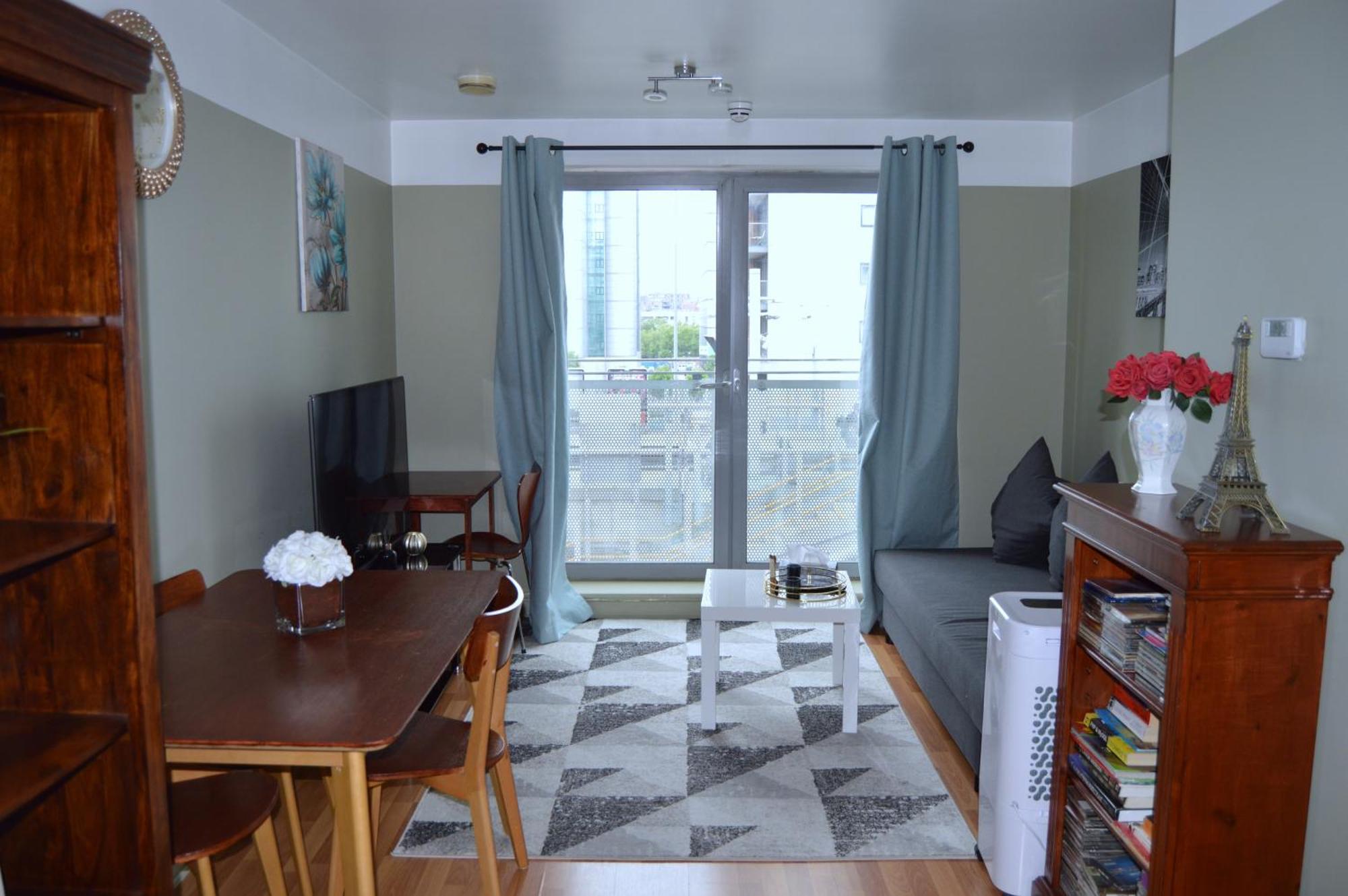 Apartment Entire Next To Canary Wharf In