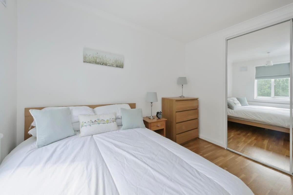 Leafy Earls Court 3 Bed Flat Apartment London