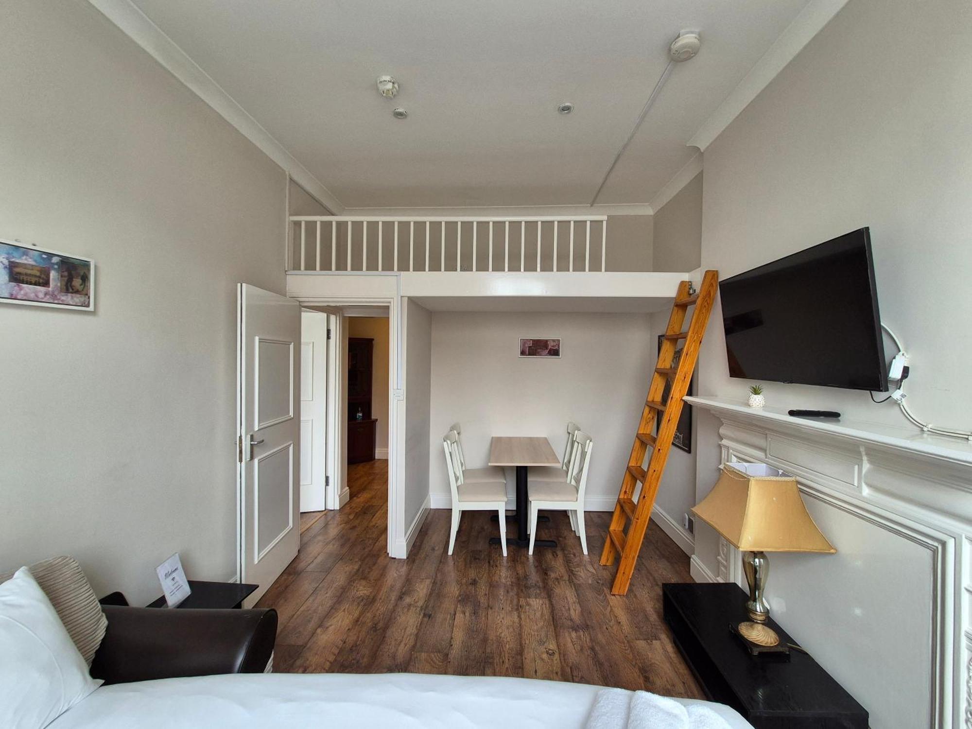 The Beverley - Victoria Apartment *