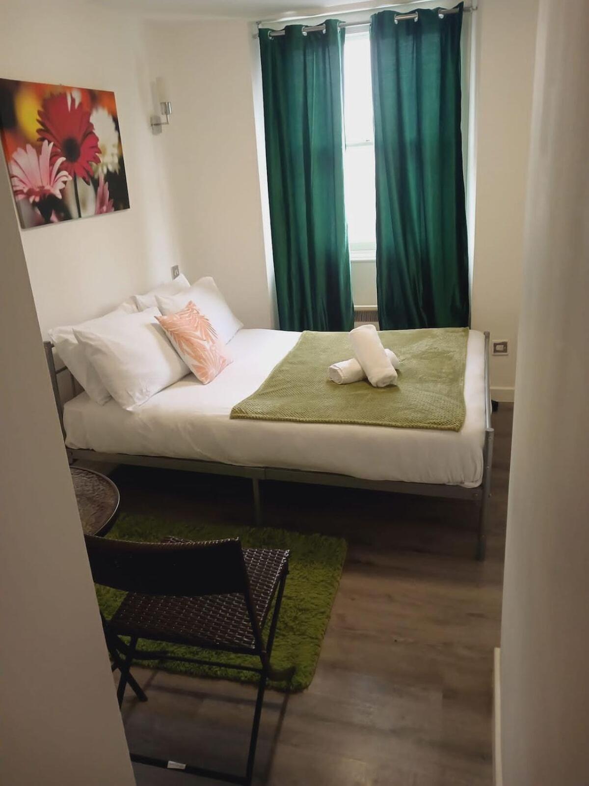 Stunning For 2 Near Hyde-f303 * London