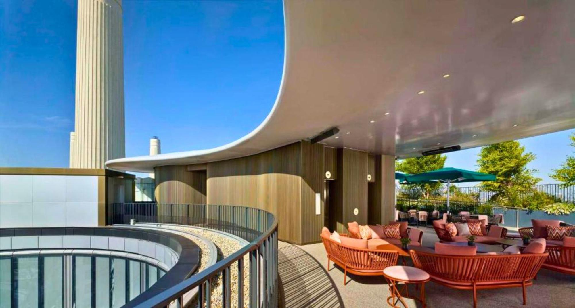 Chelsea Bridge 2bed 2bath Balcony Fast Wifi - Luxurylondonstays *