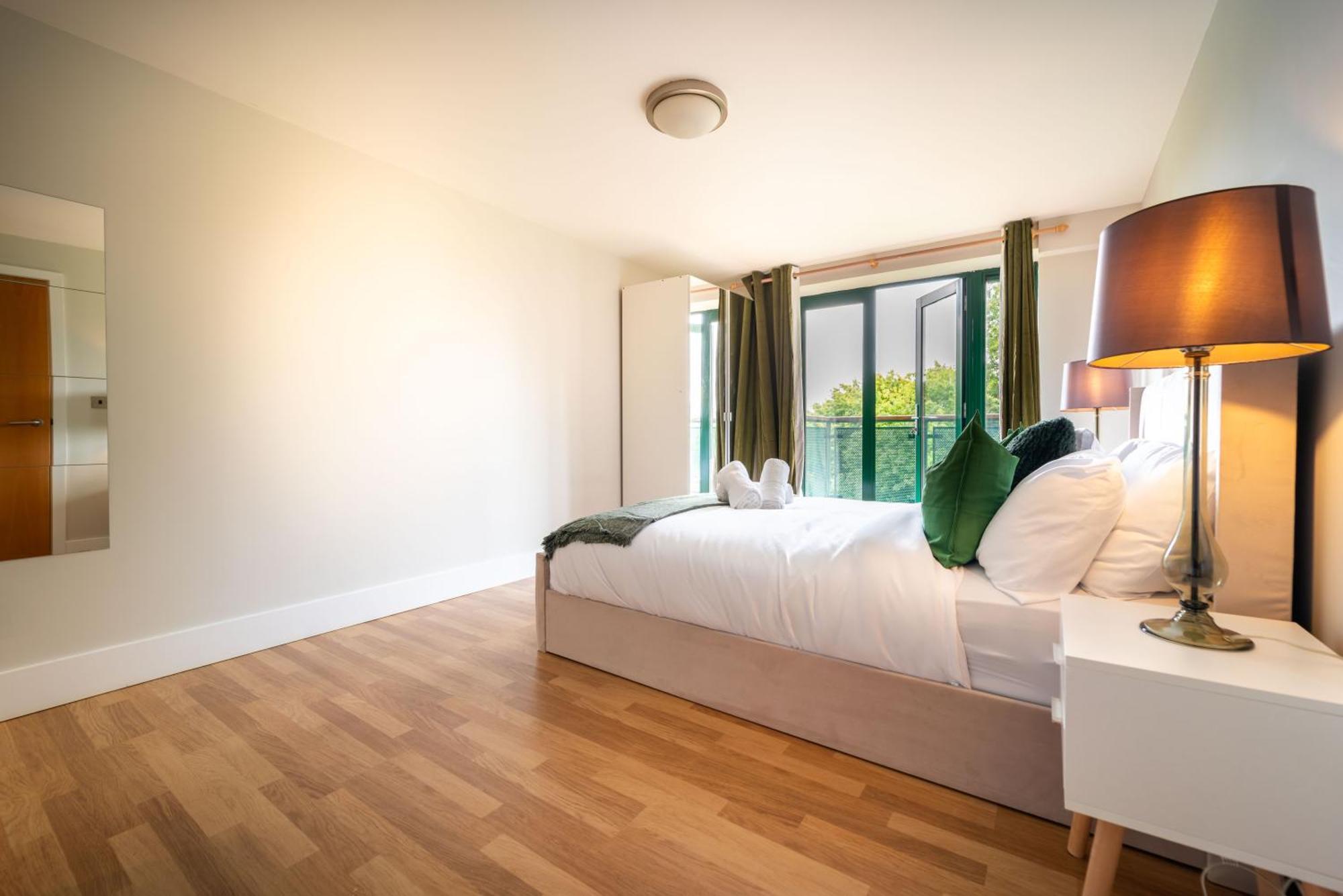 Apartment Luxury Docklands 2bed Apt- Close To Excel- Canary Wharf- Airport - 02 Arena- Free Parking- Ps 4 London