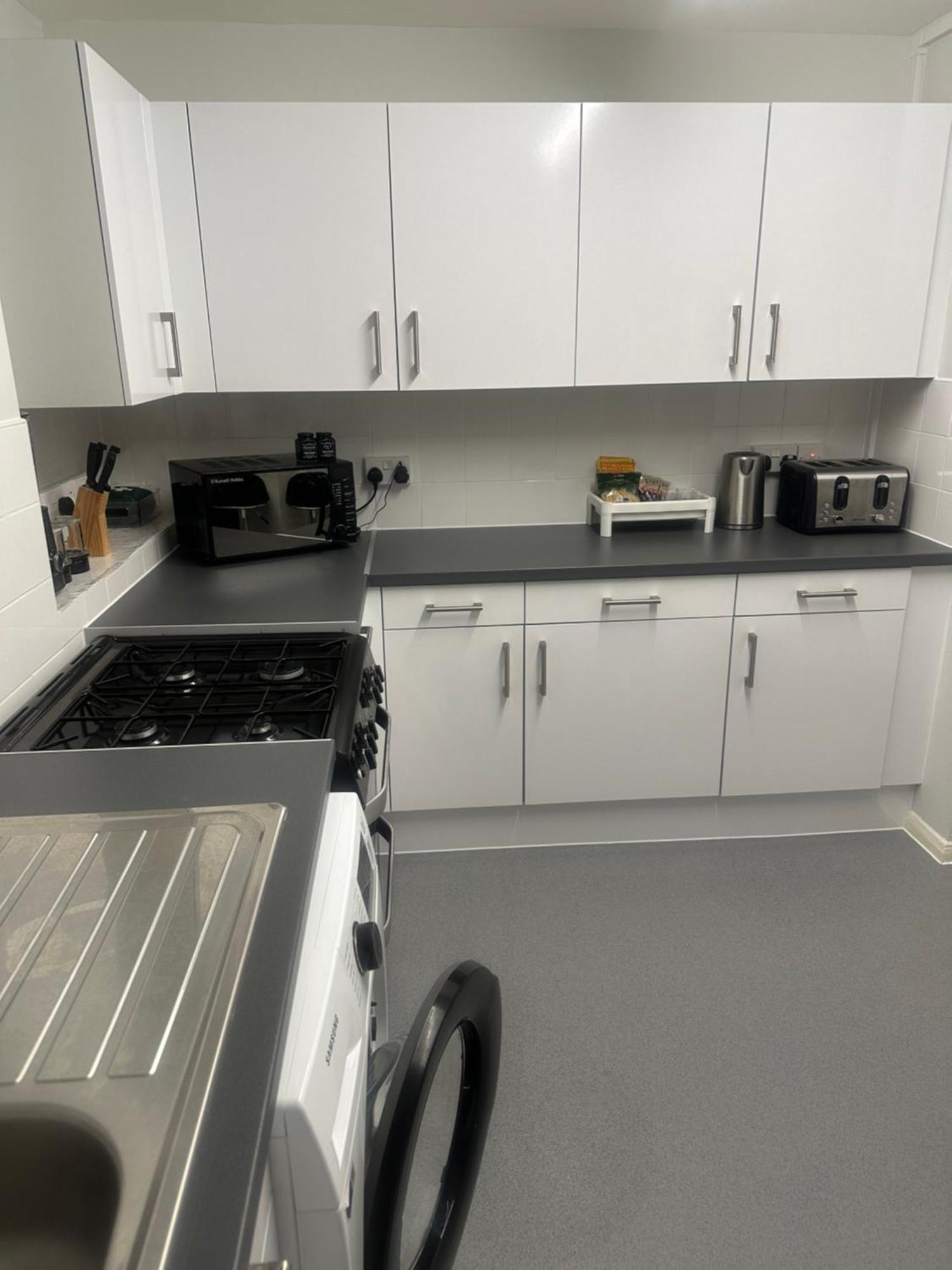 Apartment ˈpesfəl *