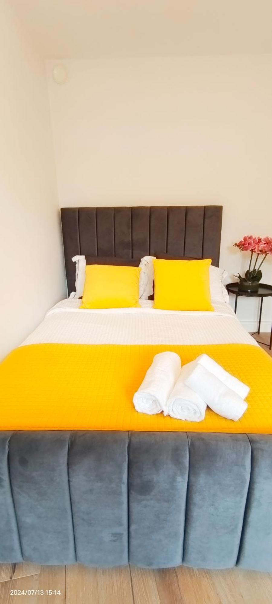 Crystal In Hammersmith Apartment
