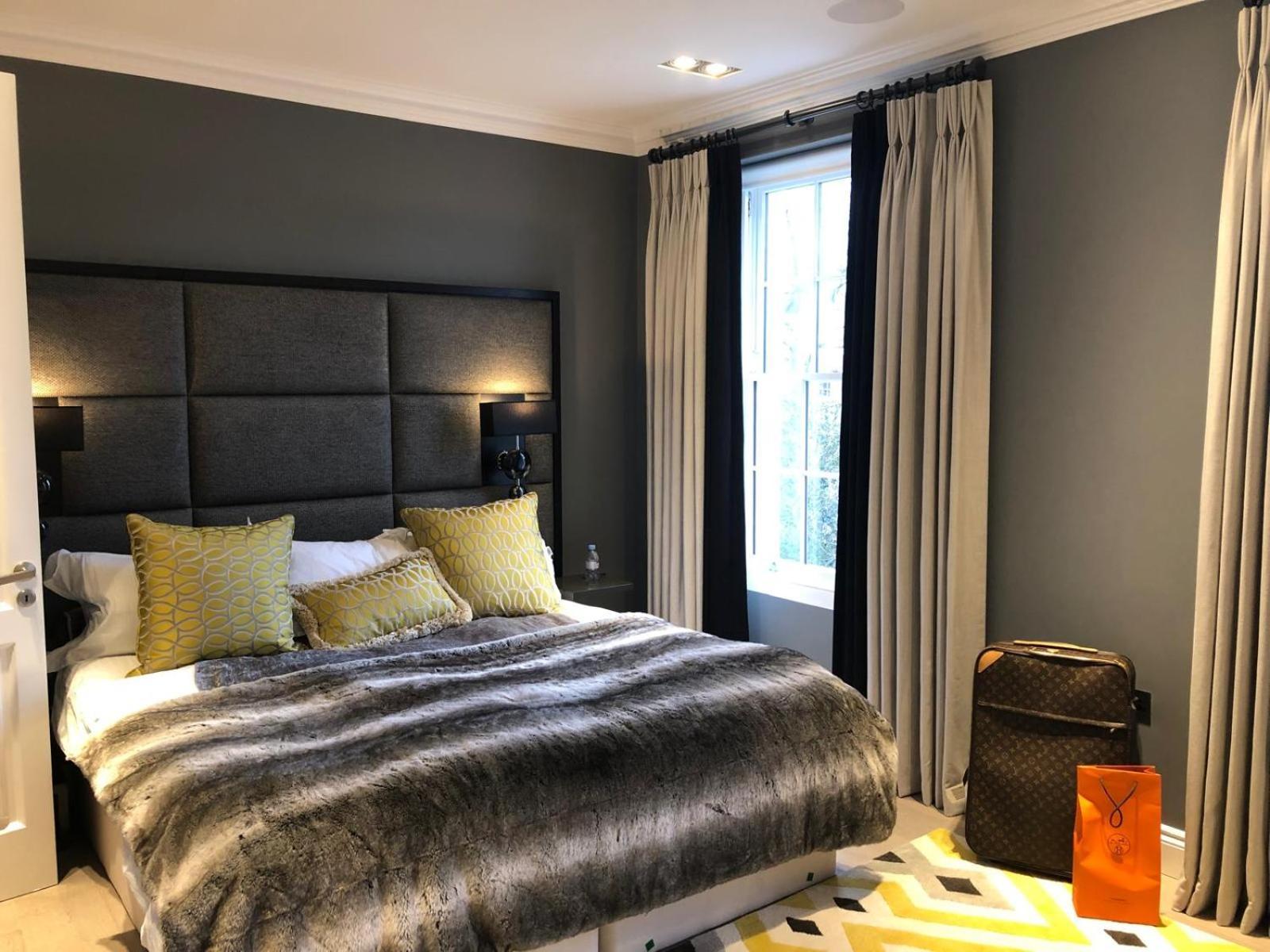 Luxury 4 Bedrooms 5 Baths 2 Receptions Family House With Garden Chelsea