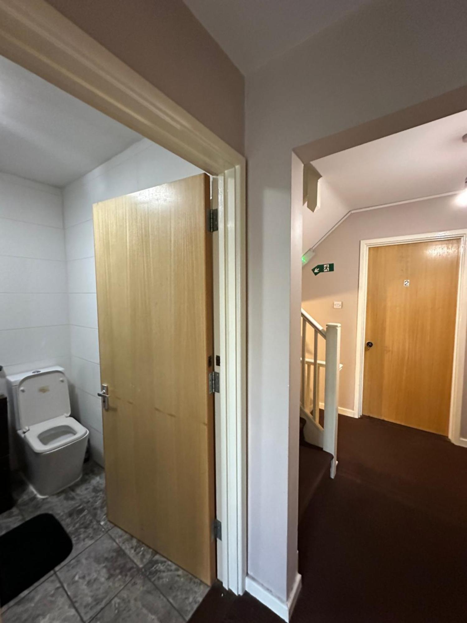 Luxury In Central London!6 Bedroom With 2 Bath & Separate Wc!