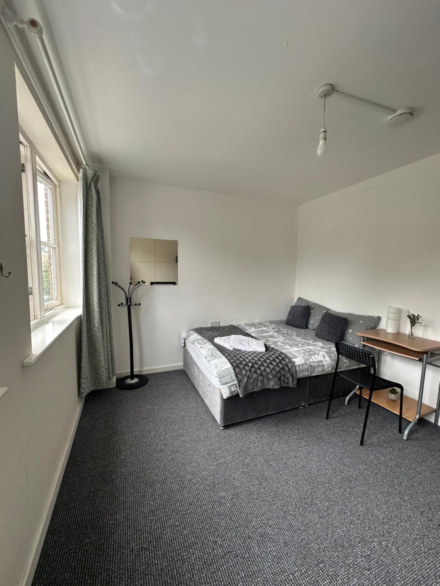 Luxury In Central London!6 Bedroom With 2 Bath & Separate Wc! Homestay