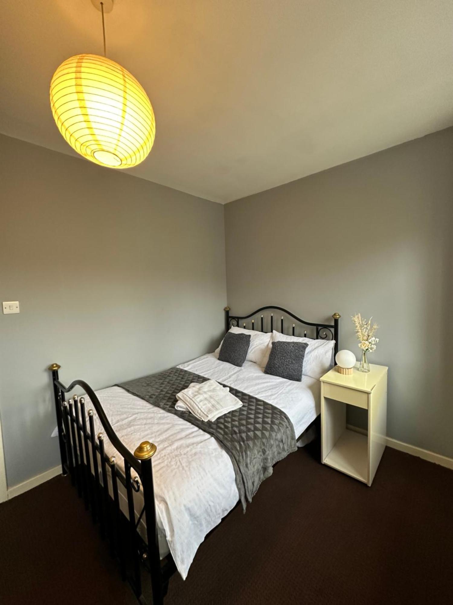 Luxury In Central London!6 Bedroom With 2 Bath & Separate Wc! *