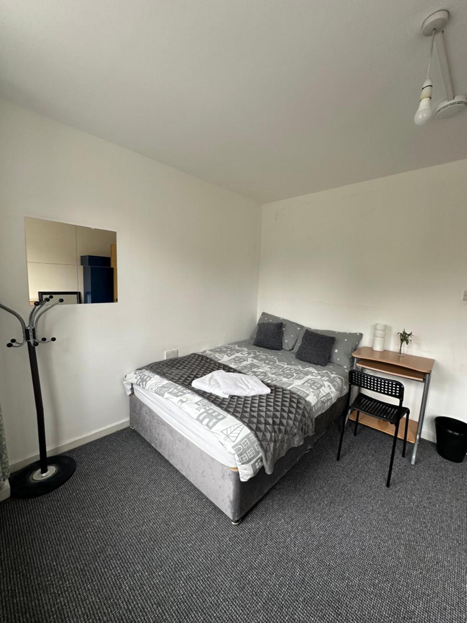Luxury In Central London!6 Bedroom With 2 Bath & Separate Wc! Homestay *