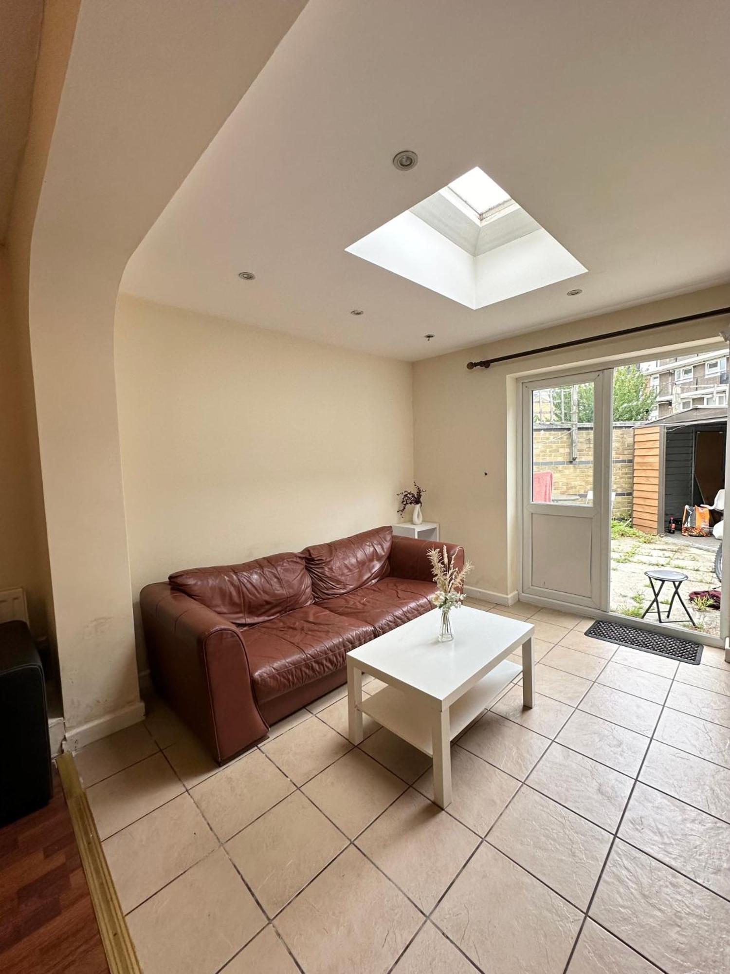 Luxury In Central London!6 Bedroom With 2 Bath & Separate Wc! Homestay