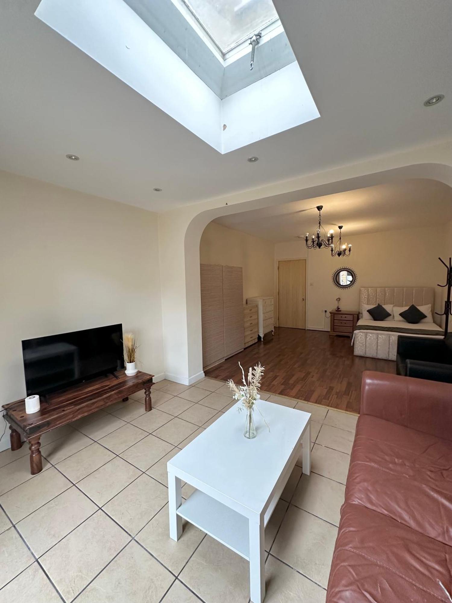 Homestay Luxury In Central London!6 Bedroom With 2 Bath & Separate Wc! *